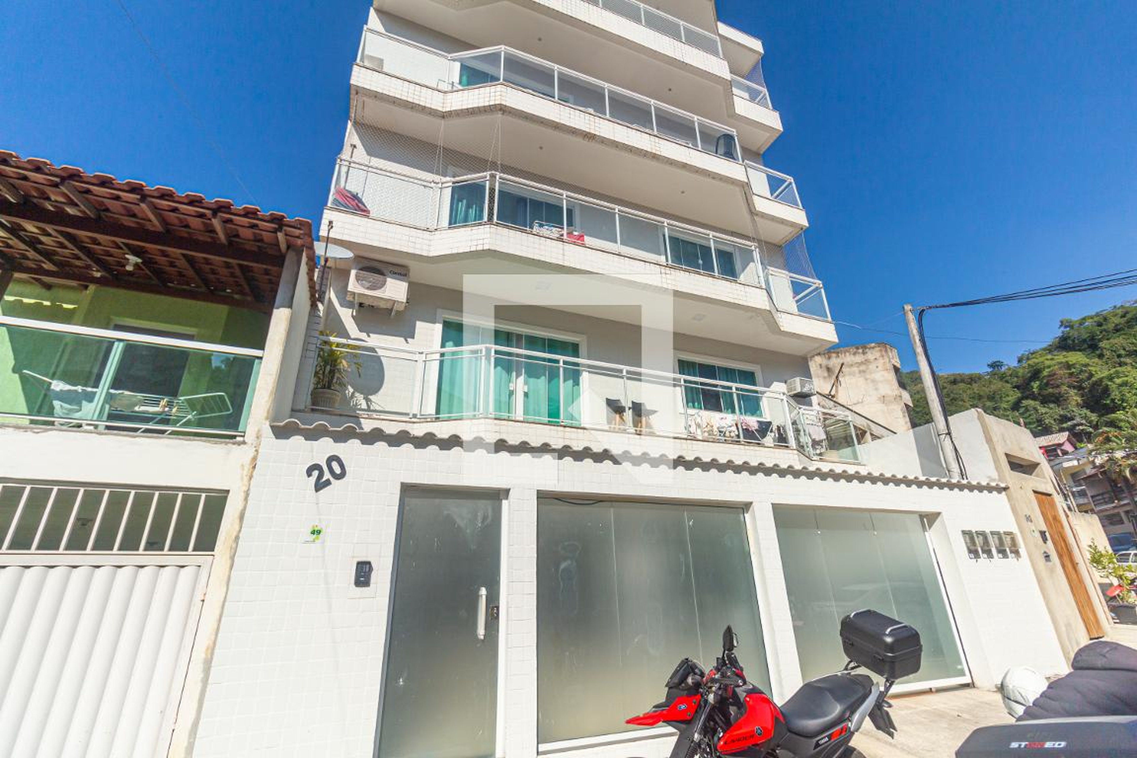 Fachada Condomínio em Rua Antônio Carlos Paranhos, 20