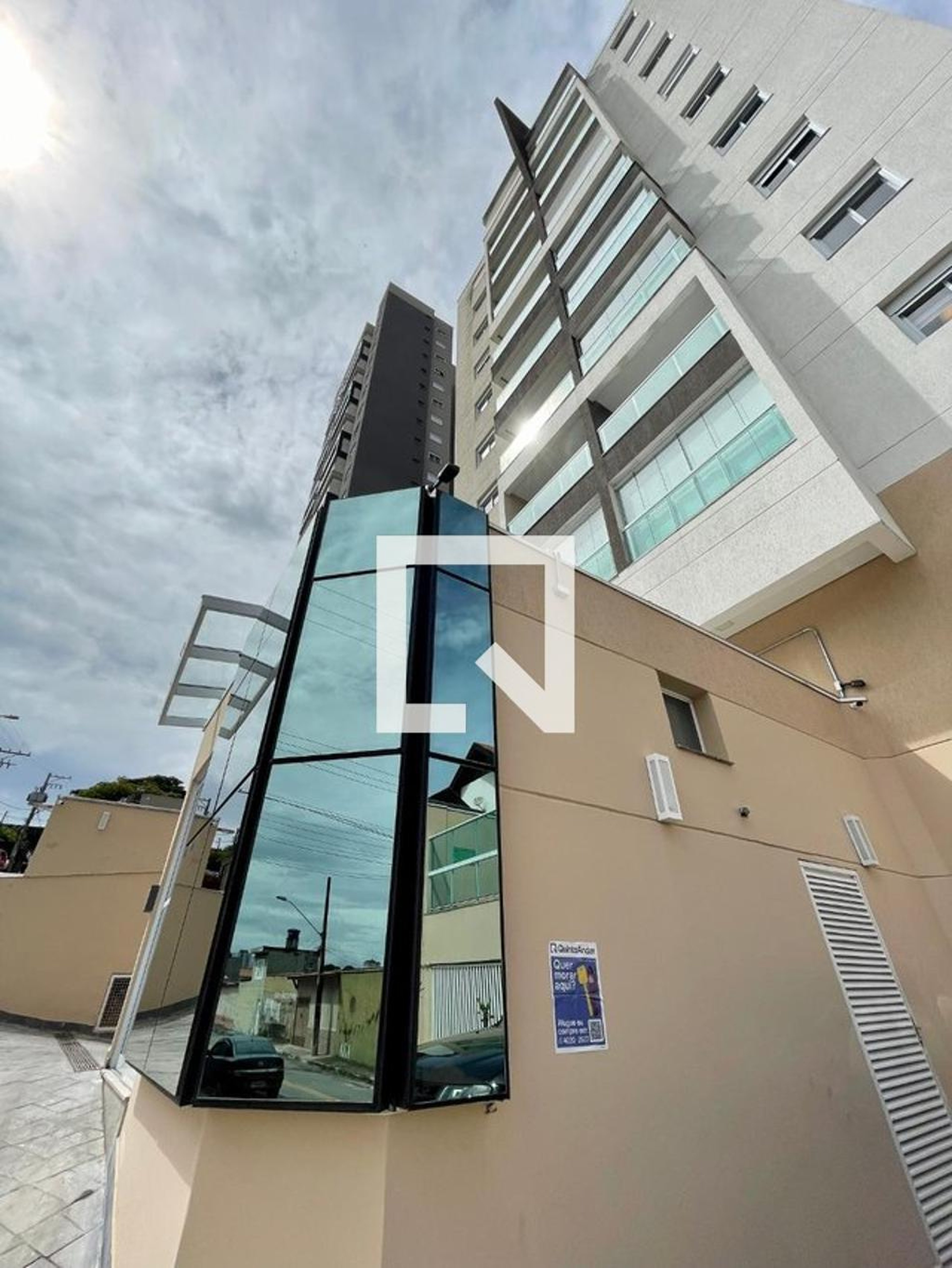 Fachada Condomínio em Rua Célso, 84