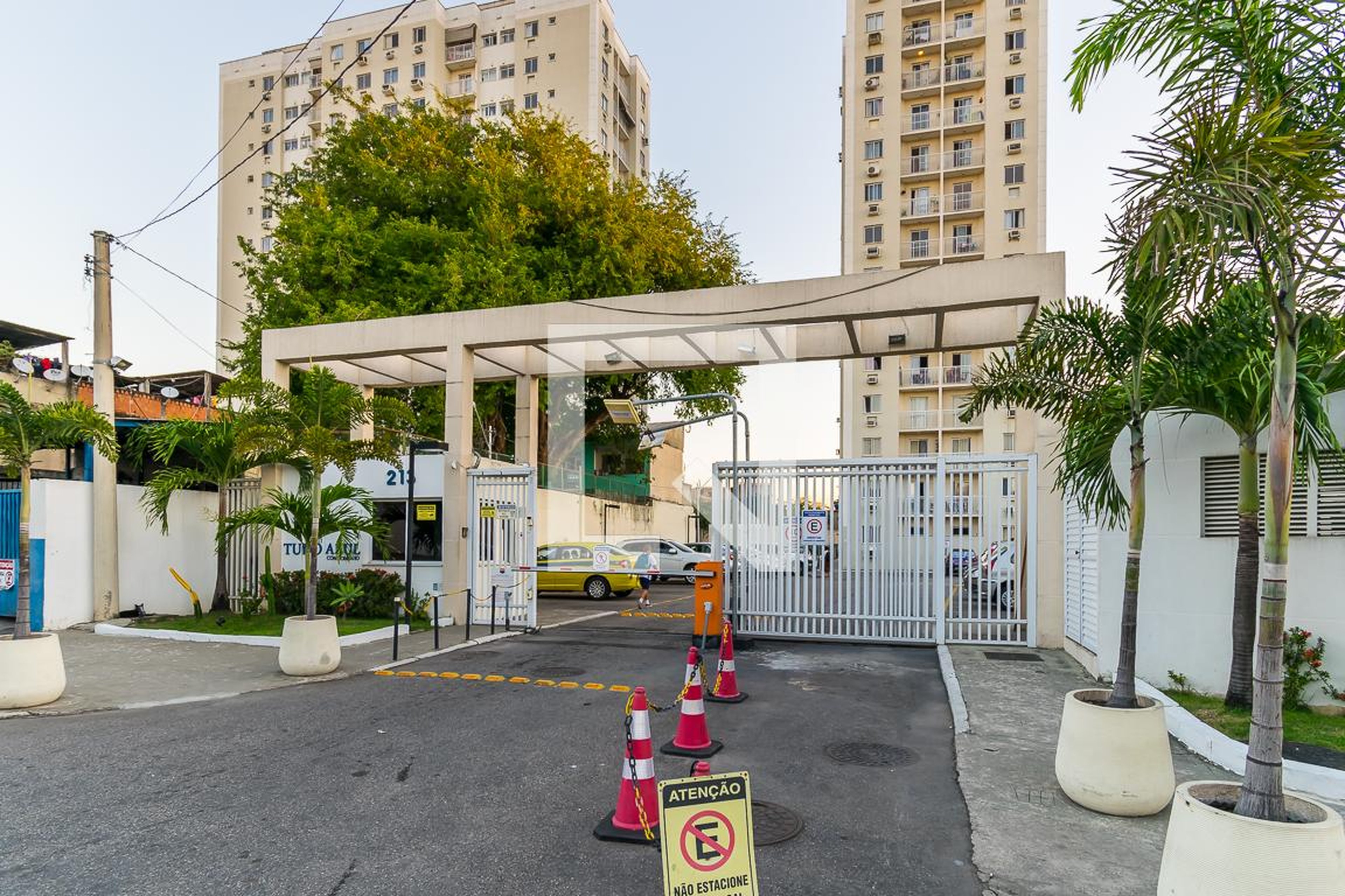 Fachada do Condomínio Condomínio Tudo Azul