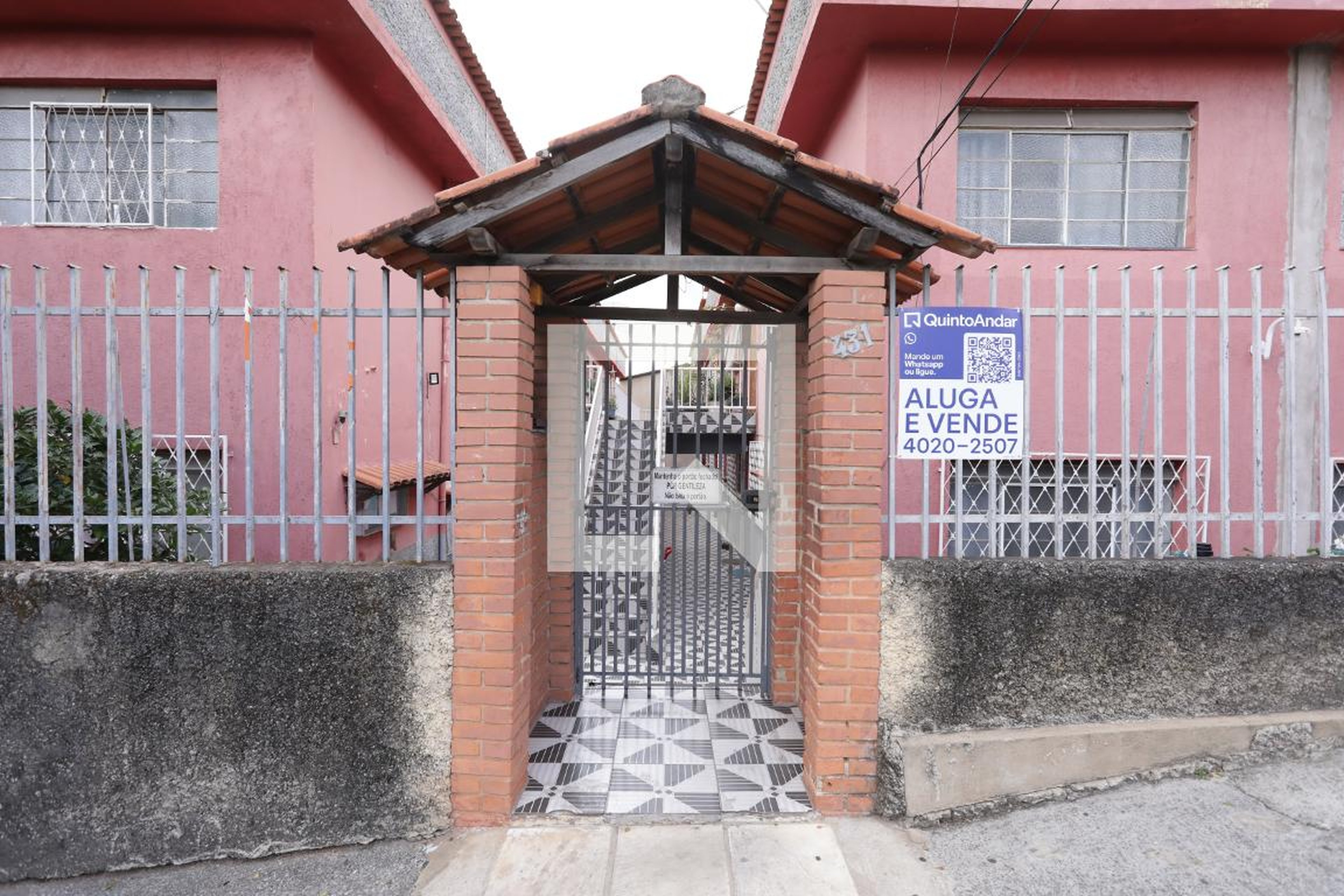 Fachada Condomínio em Rua São João da Serra, 431