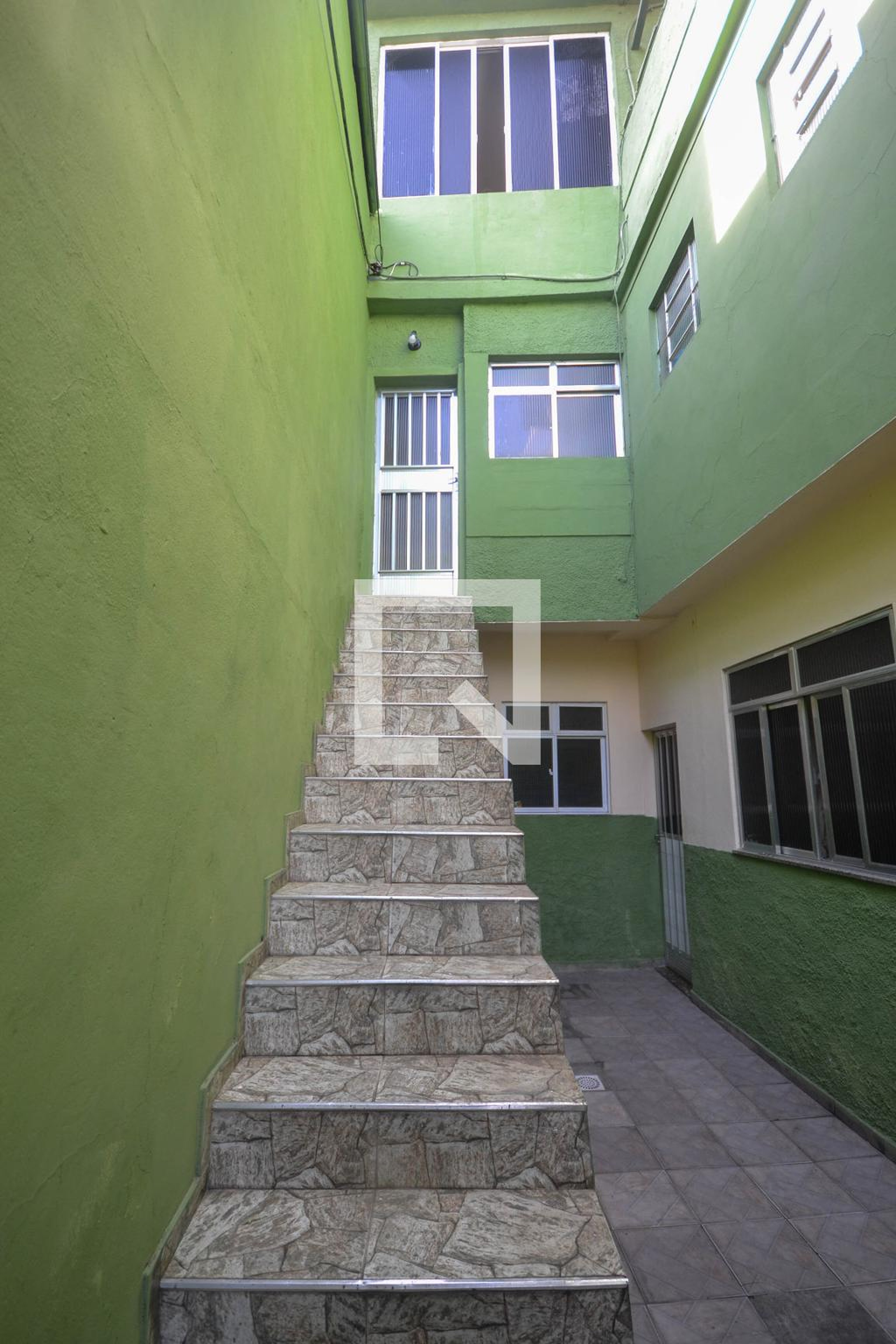 Entrada Condomínio em Rua Doutor Barros Júnior, 496