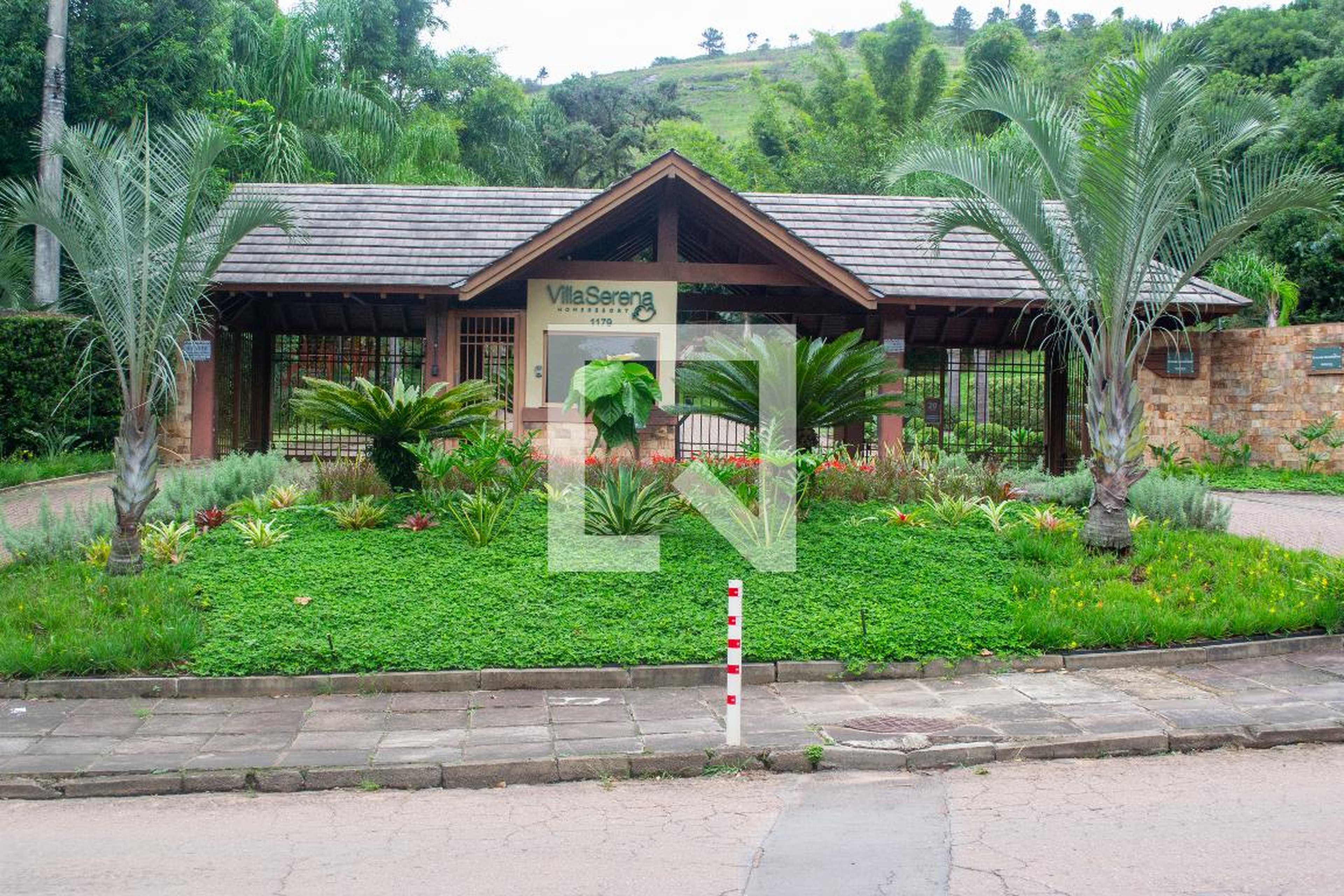 Fachada do condomínio Condomínio TELB 1179 Casa 610191038-68