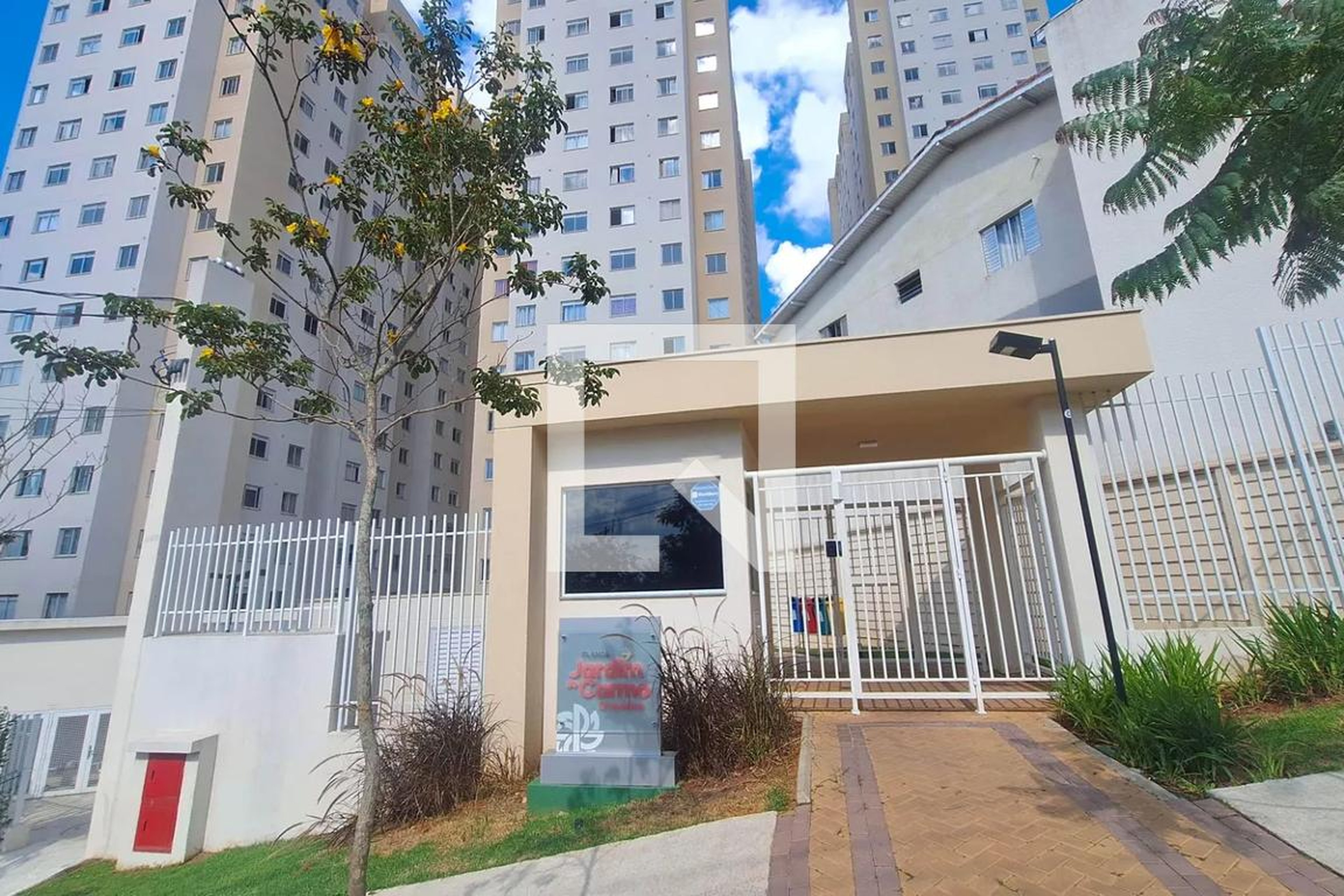 Fachada Condomínio em Rua Indaiá Grande, 136