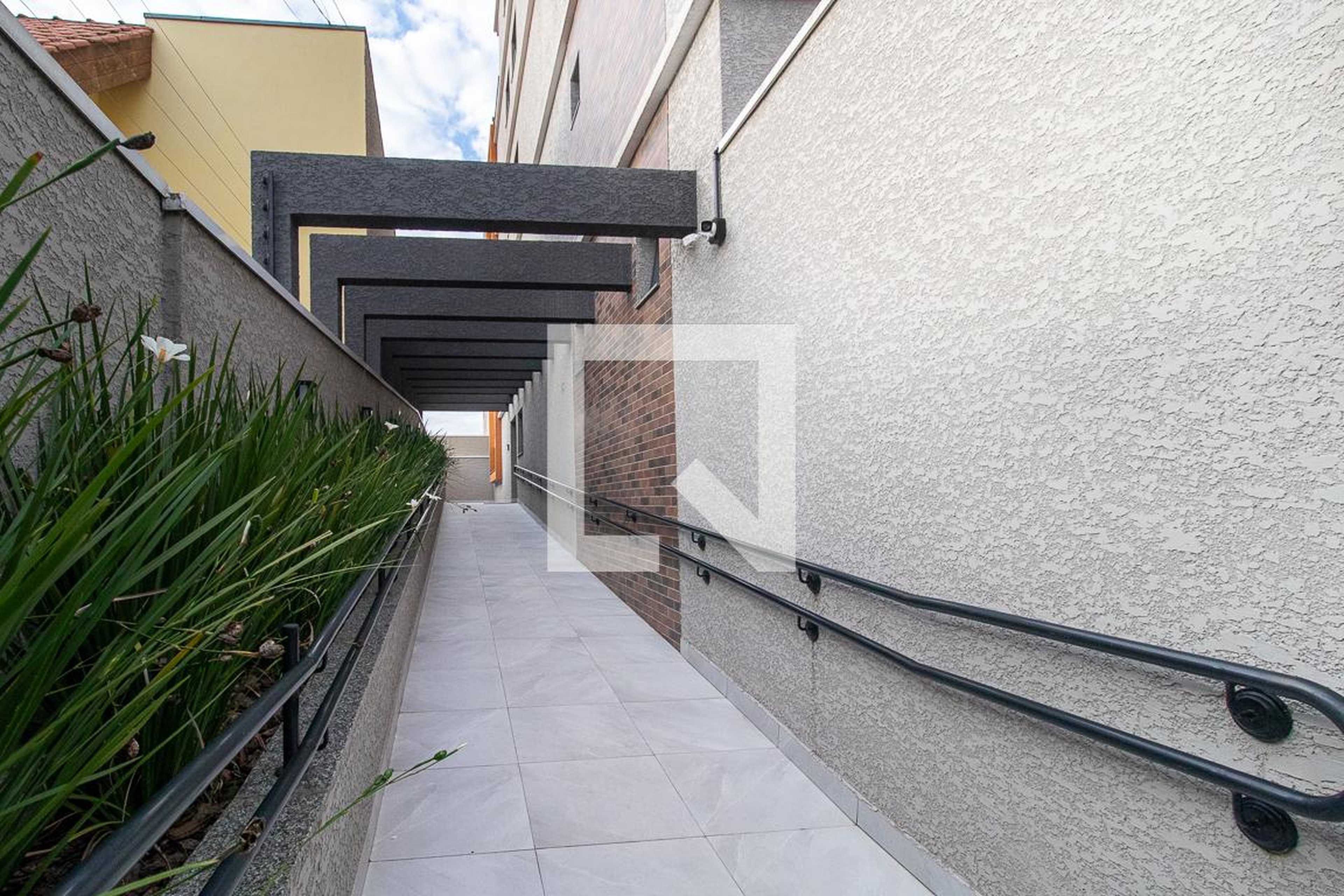 Entrada Condomínio em Rua Francisco Mota Machado, 1027