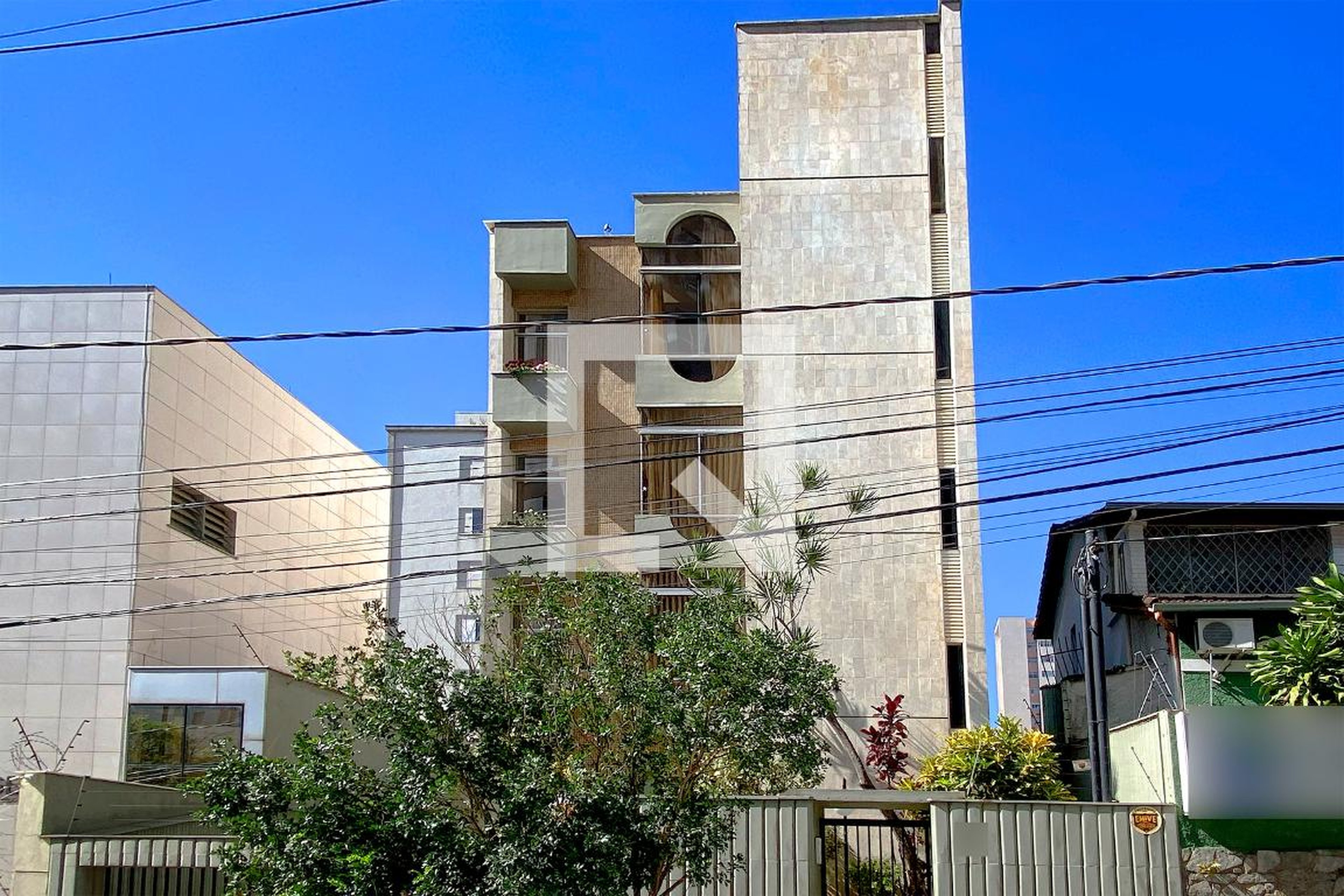 Fachada Condomínio em Rua Edgard Coelho, 56