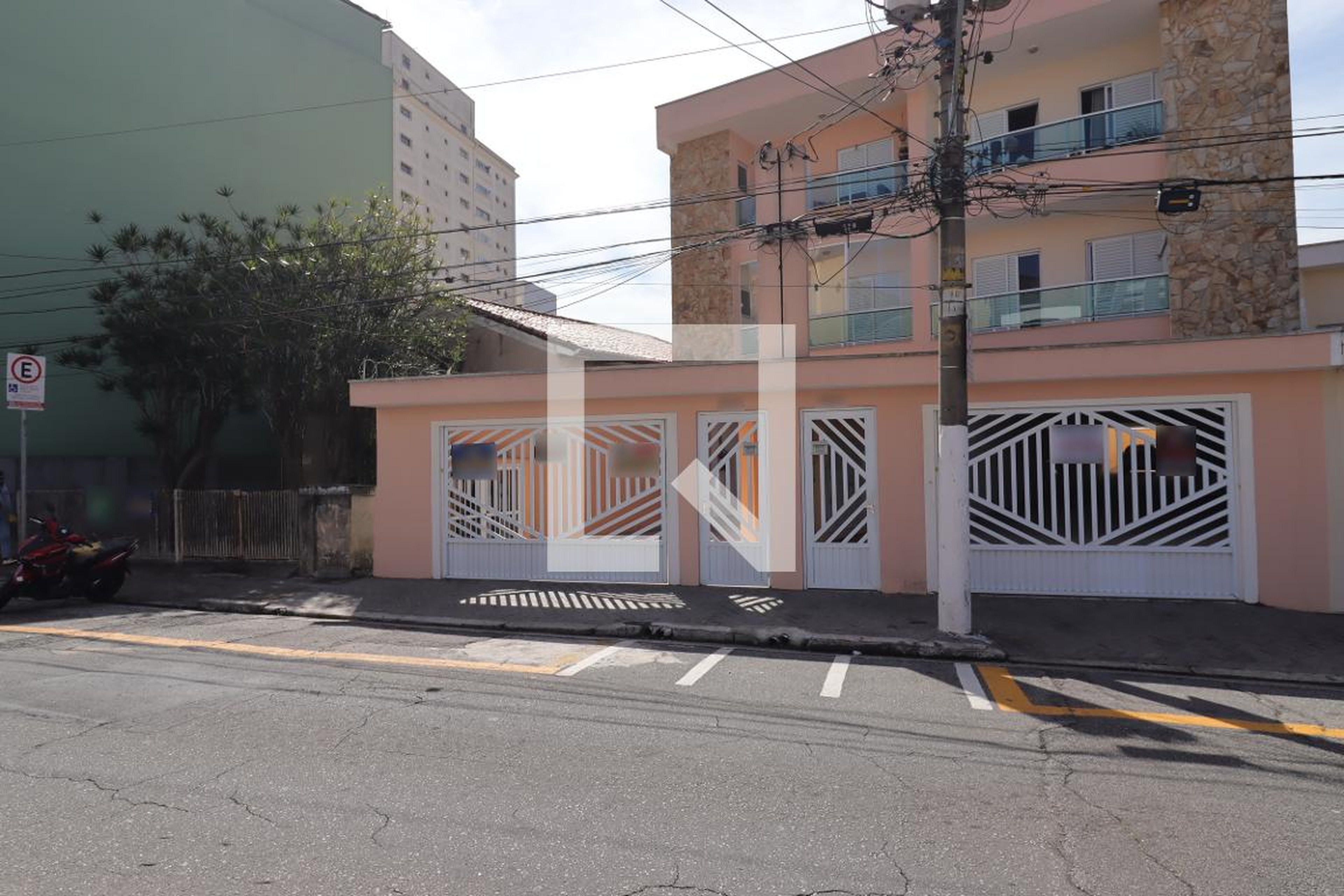 Fachada Condomínio em Rua Santo André, 679