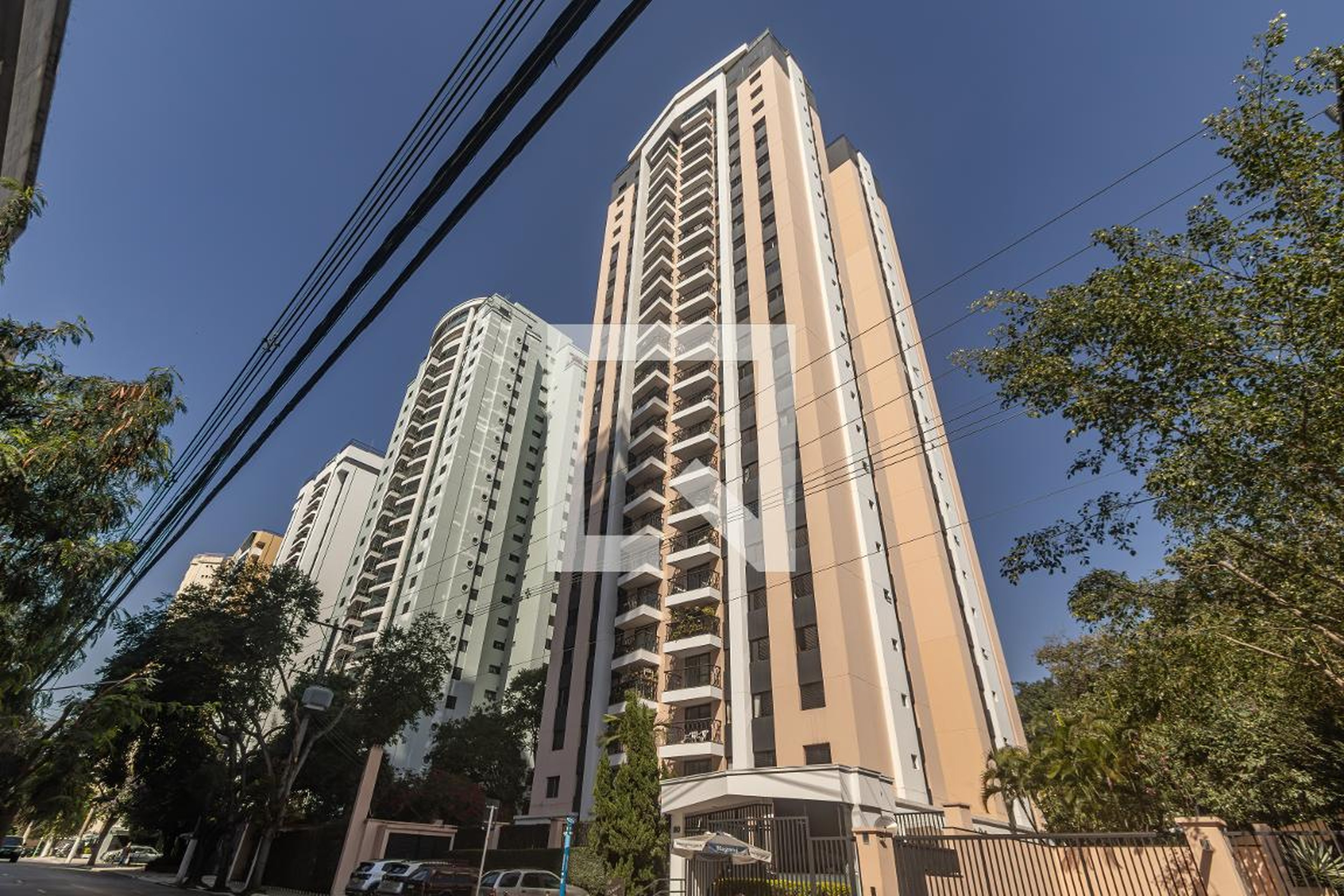 Fachada Condomínio em Avenida Cotovia, 83