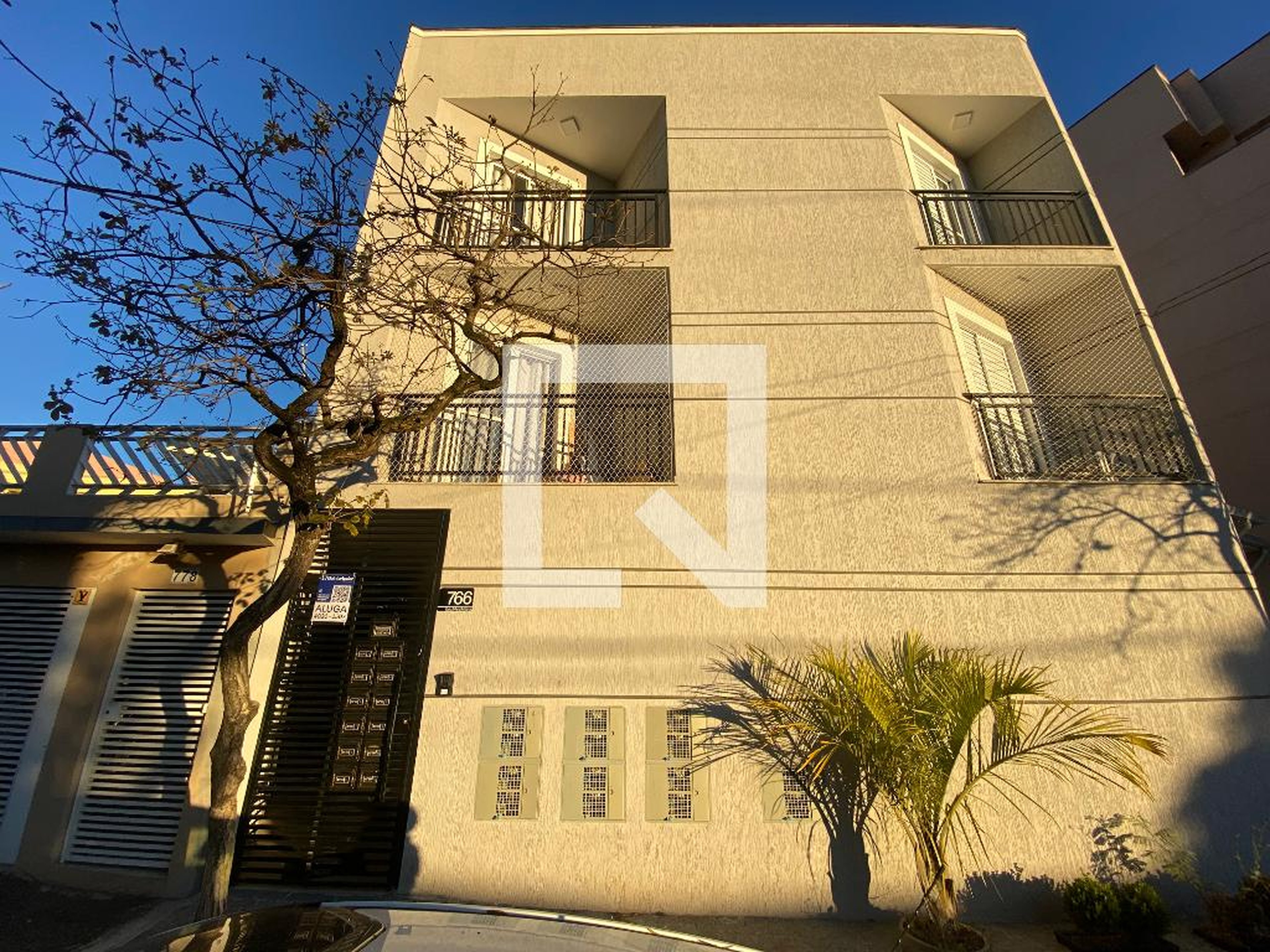 Fachada Condomínio em Rua Paulo de Faria, 630