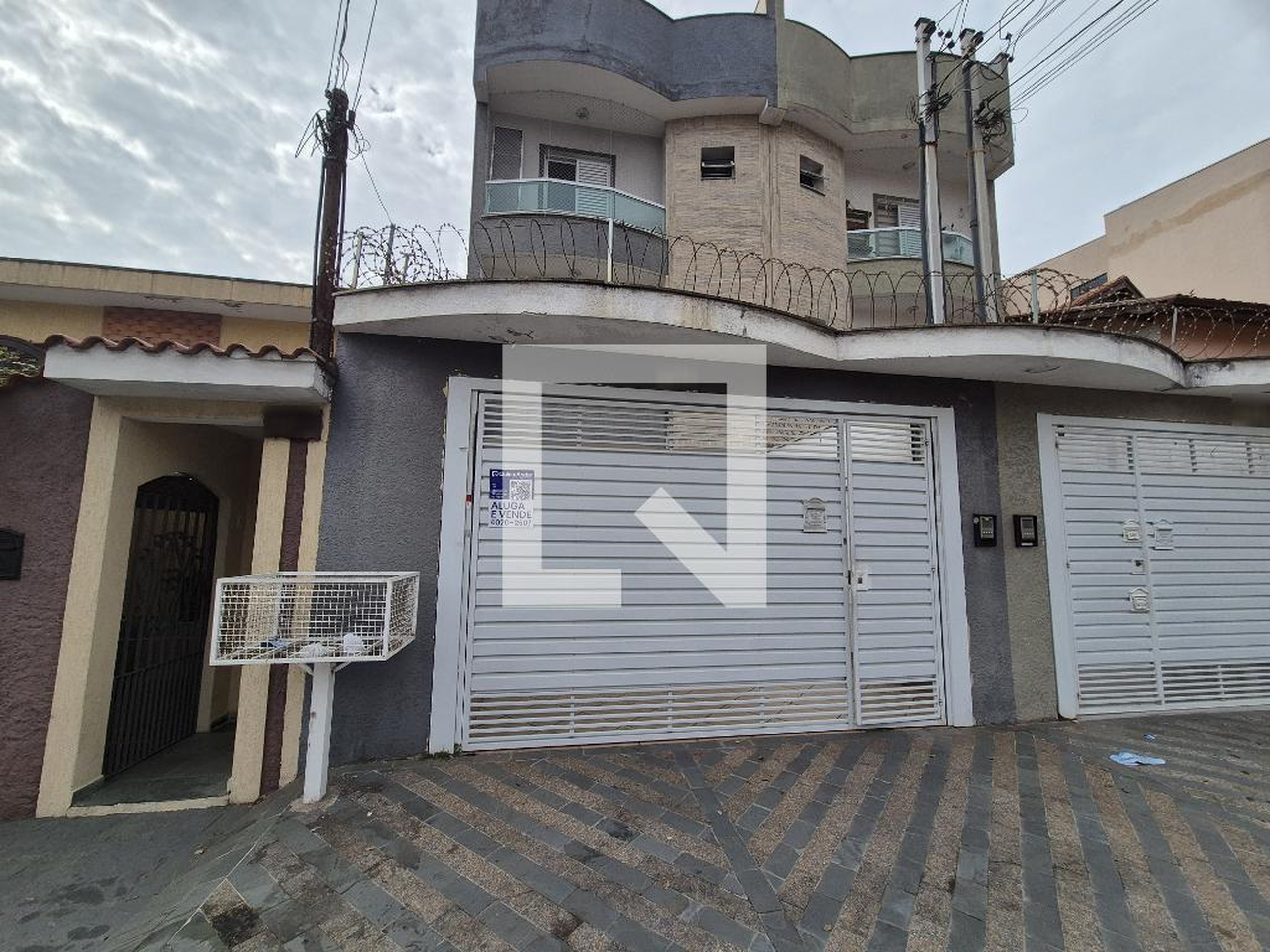 Fachada Condomínio em Rua Clélia, 871