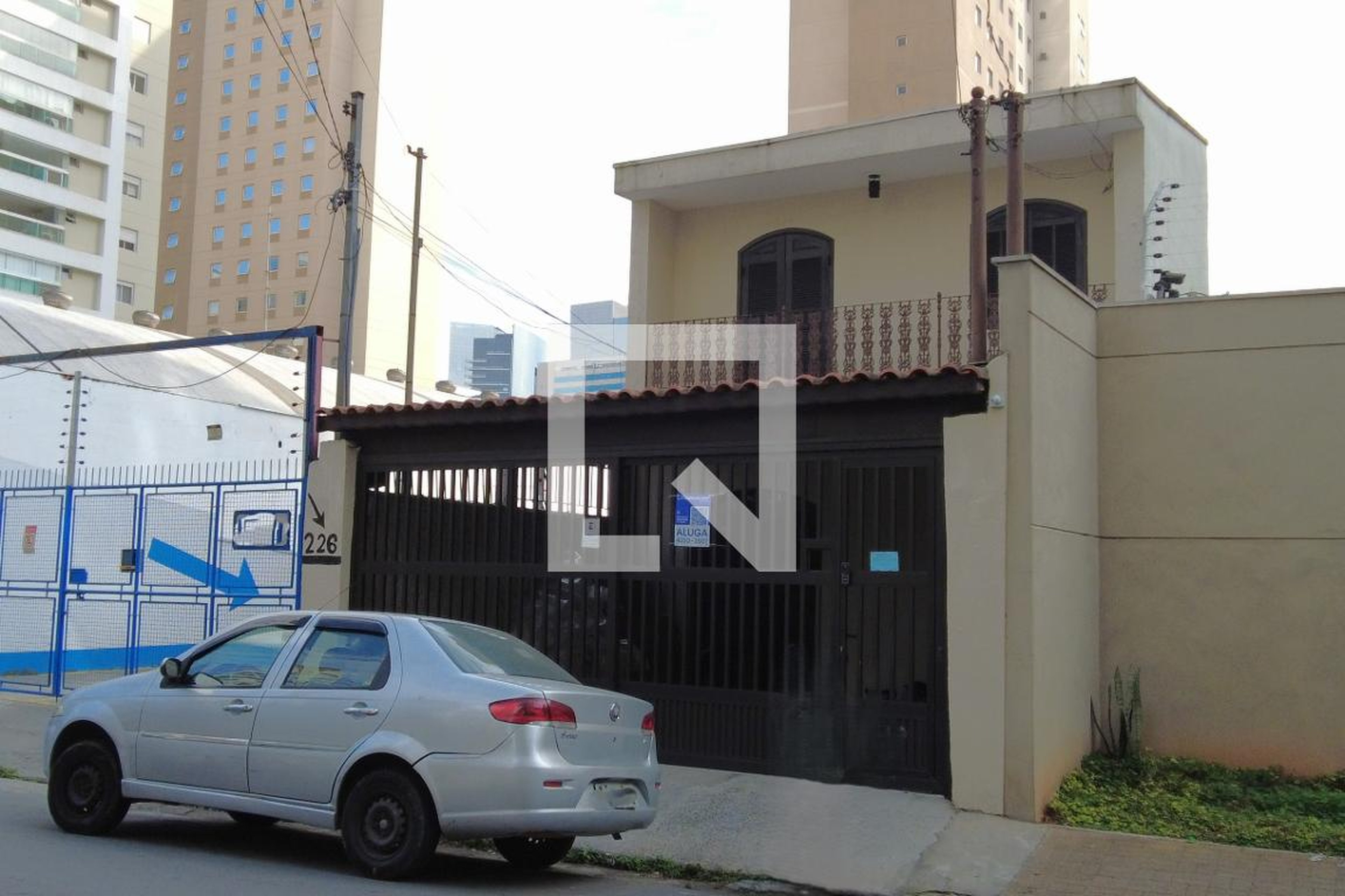 Fachada Condomínio em Rua Bacaetava, 266