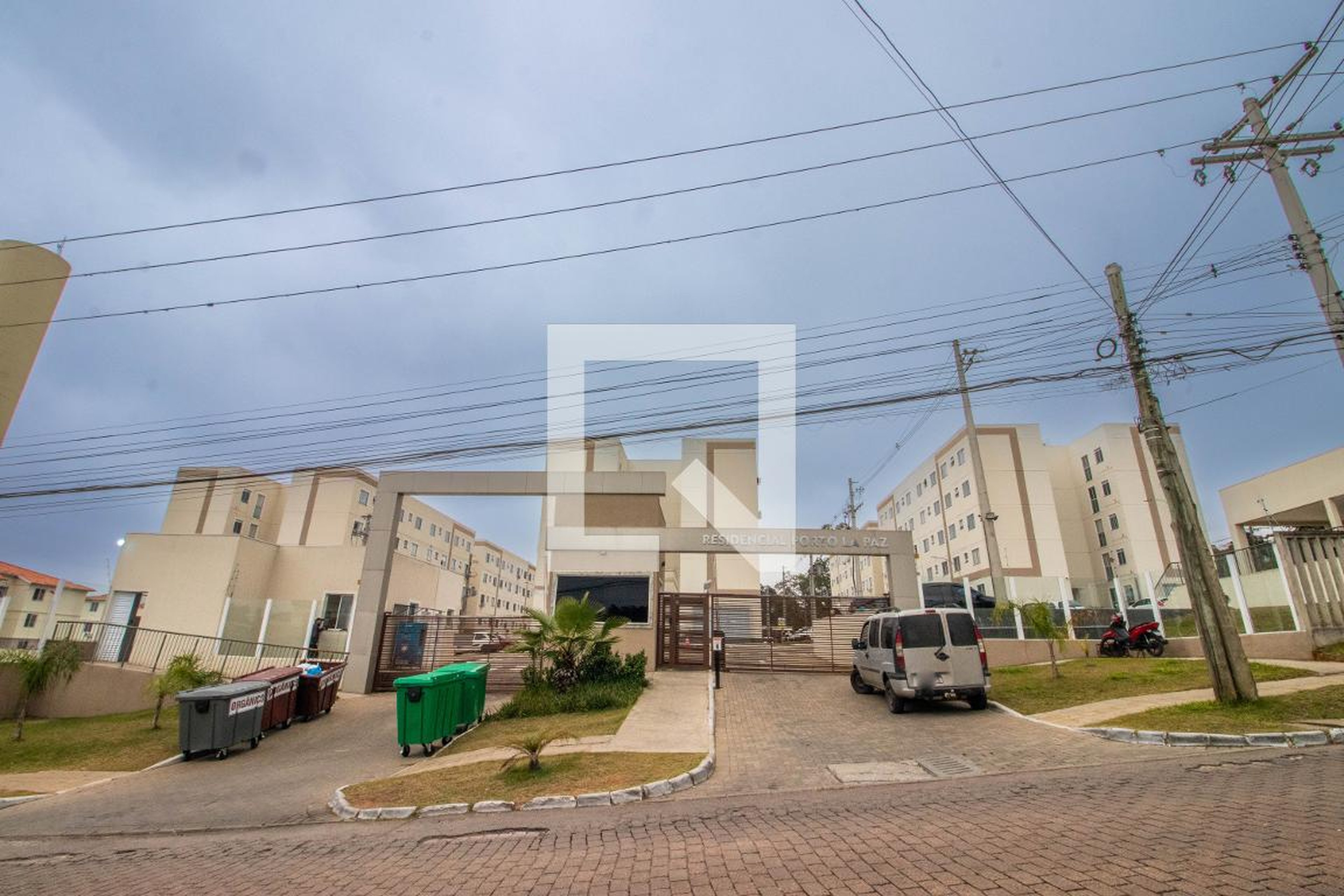 Fachada Condomínio em Estrada Martim Félix Berta, 3400