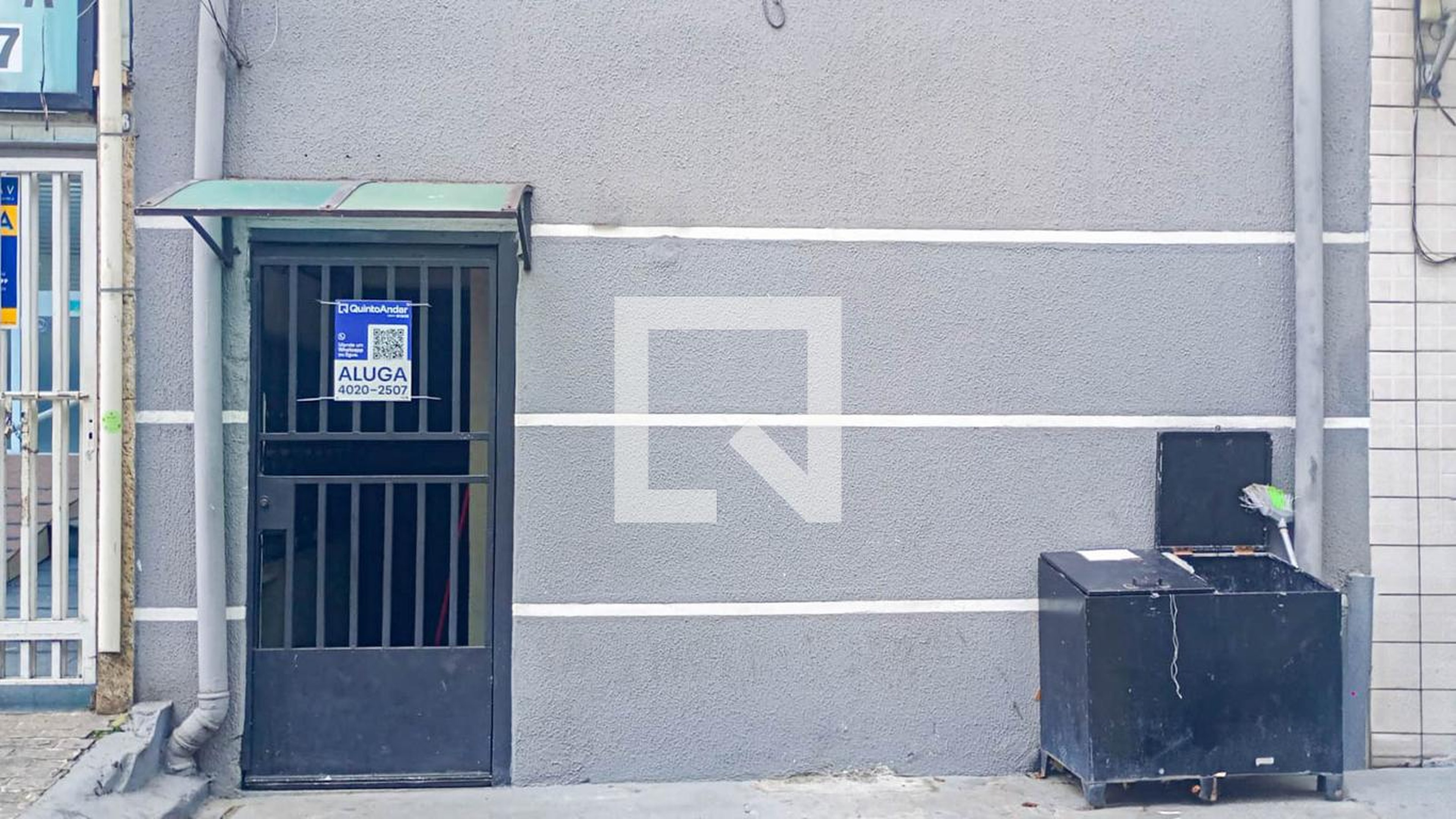 Fachada Condomínio em Rua Paulo de Faria, 242