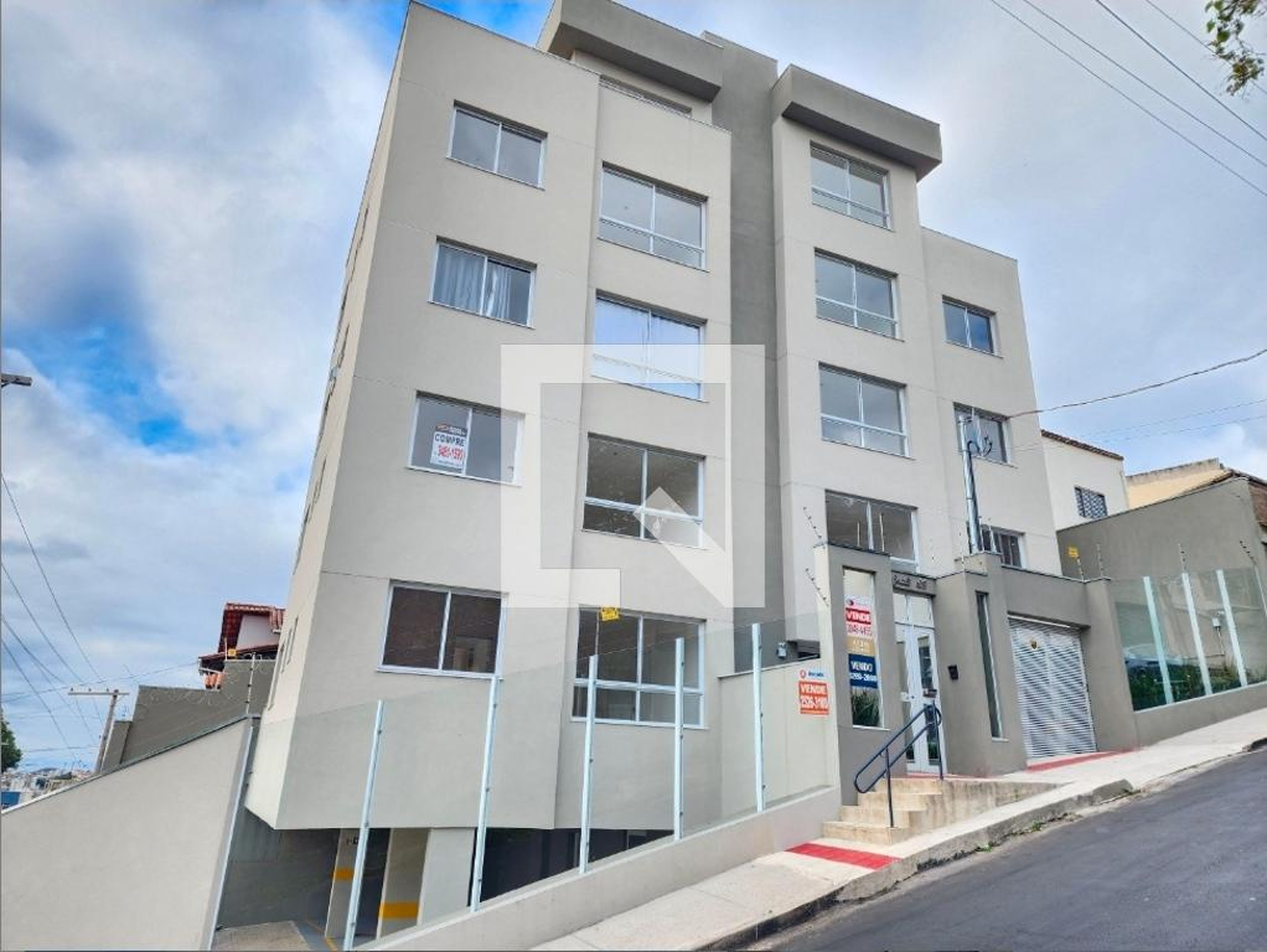 Fachada Condomínio em Rua Aníbal Benévolo, 519
