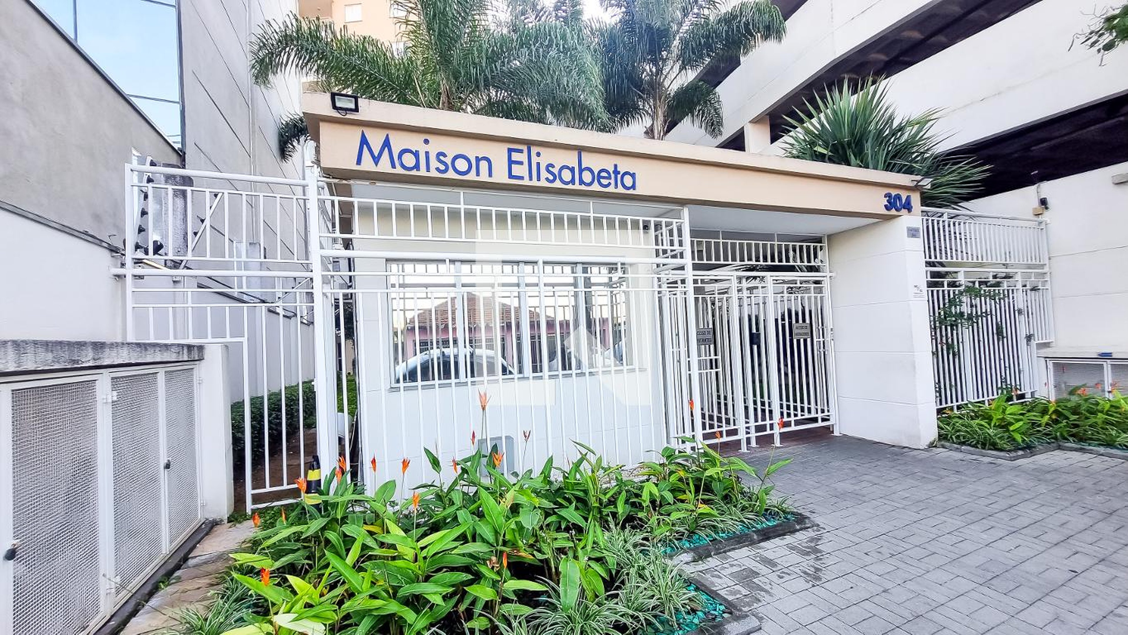 Fachada Condomínio em Rua Elizabetta Lips, 30