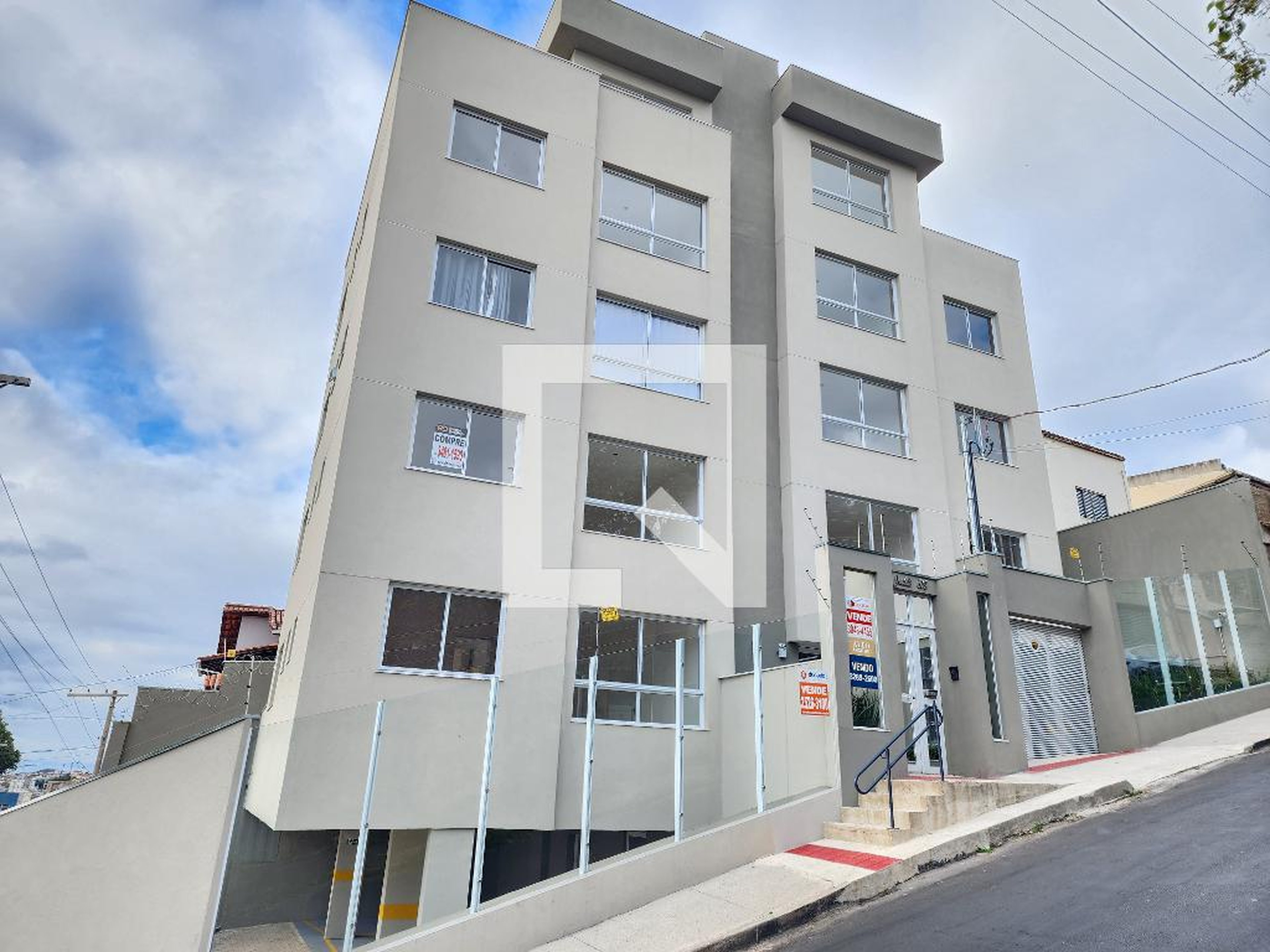 Fachada Condomínio em Rua Aníbal Benévolo, 519