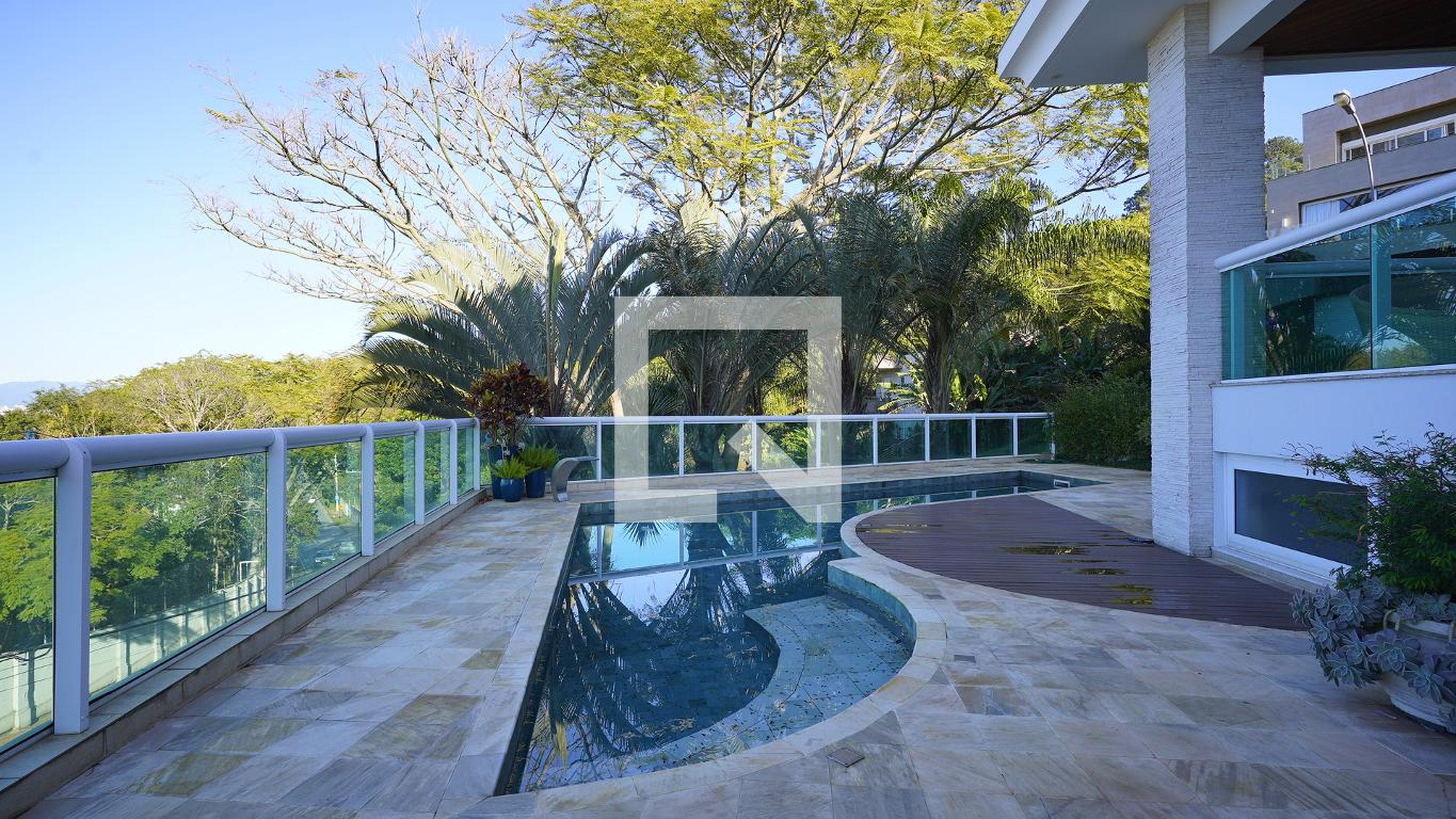 Piscina Condomínio em Estrada Haroldo Soares Glavan, 910