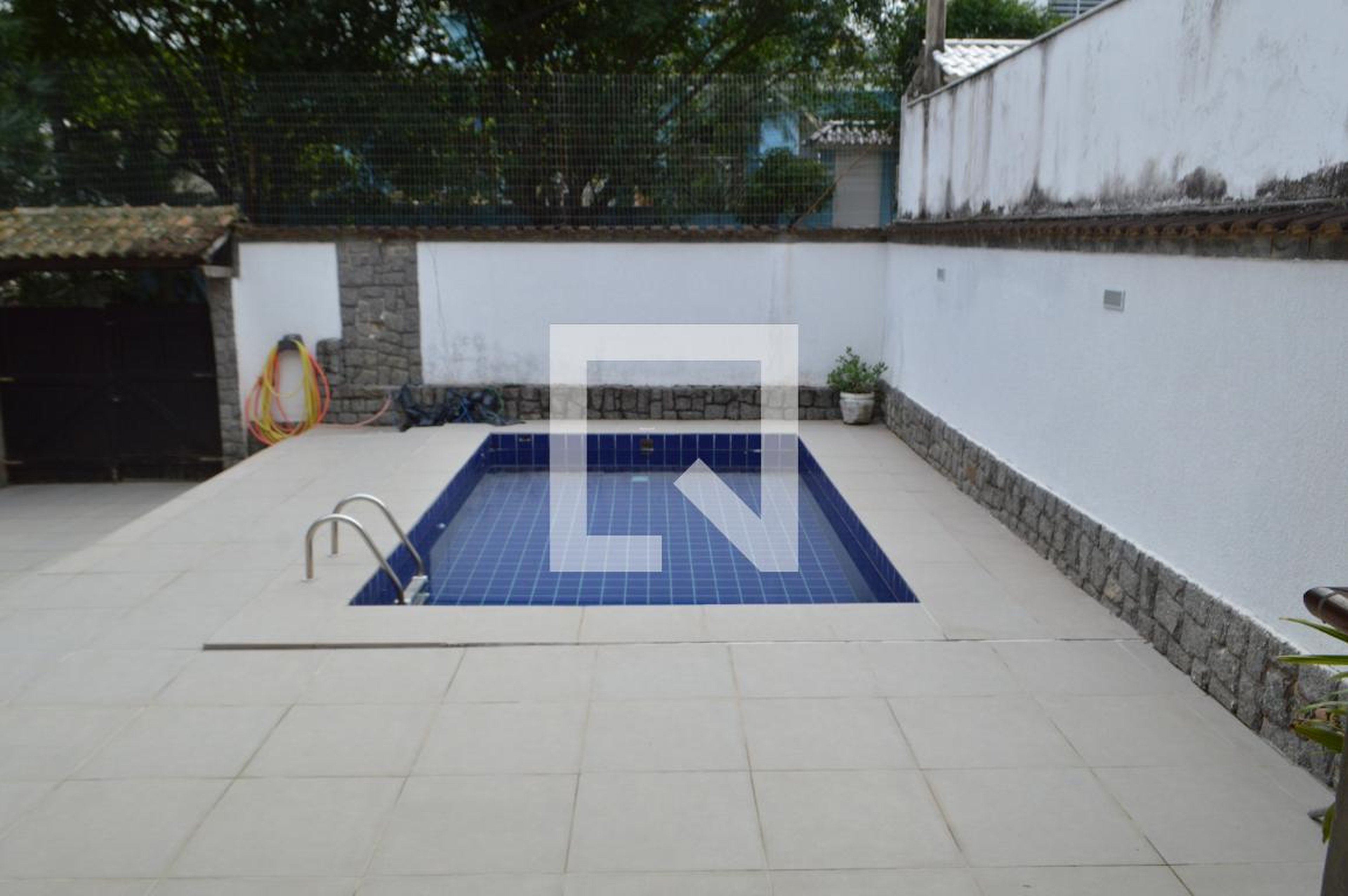 Piscina Condomínio em Rua Custódio Guimarães, 76