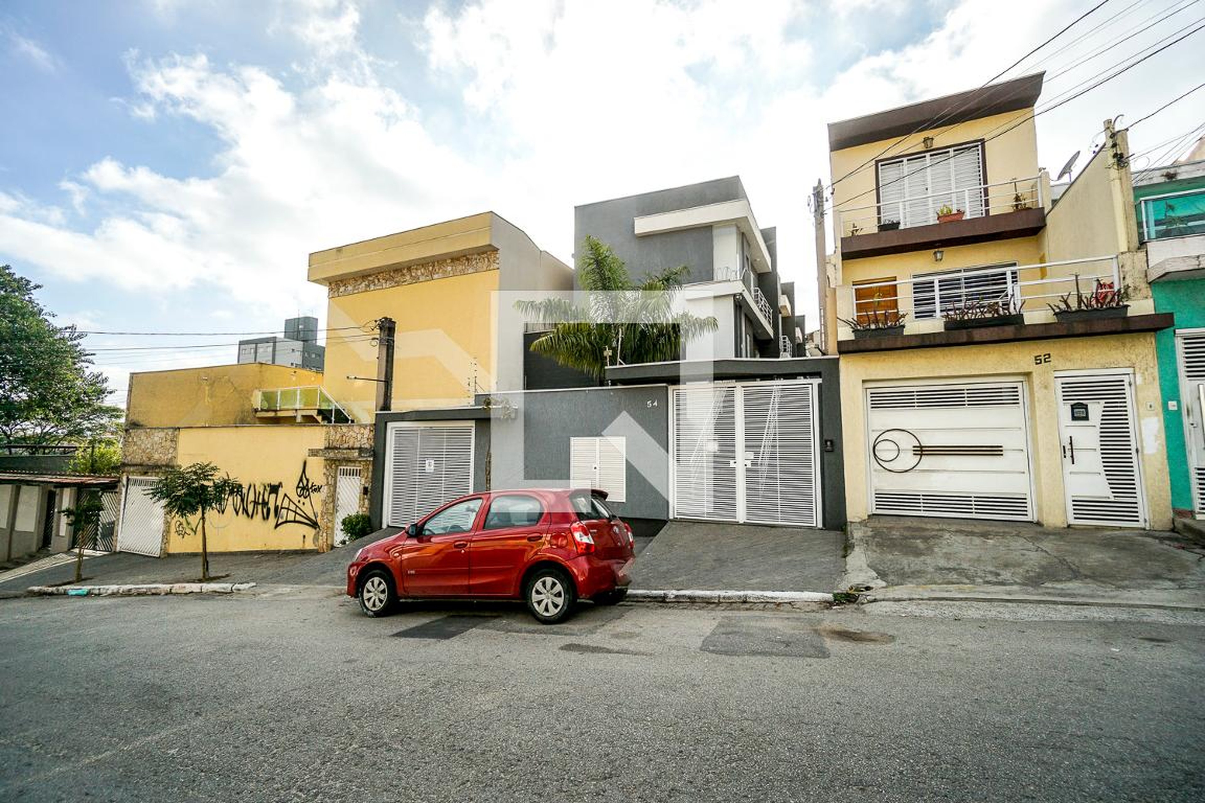 Fachada Condomínio em Rua Pedro Alegretti, 54