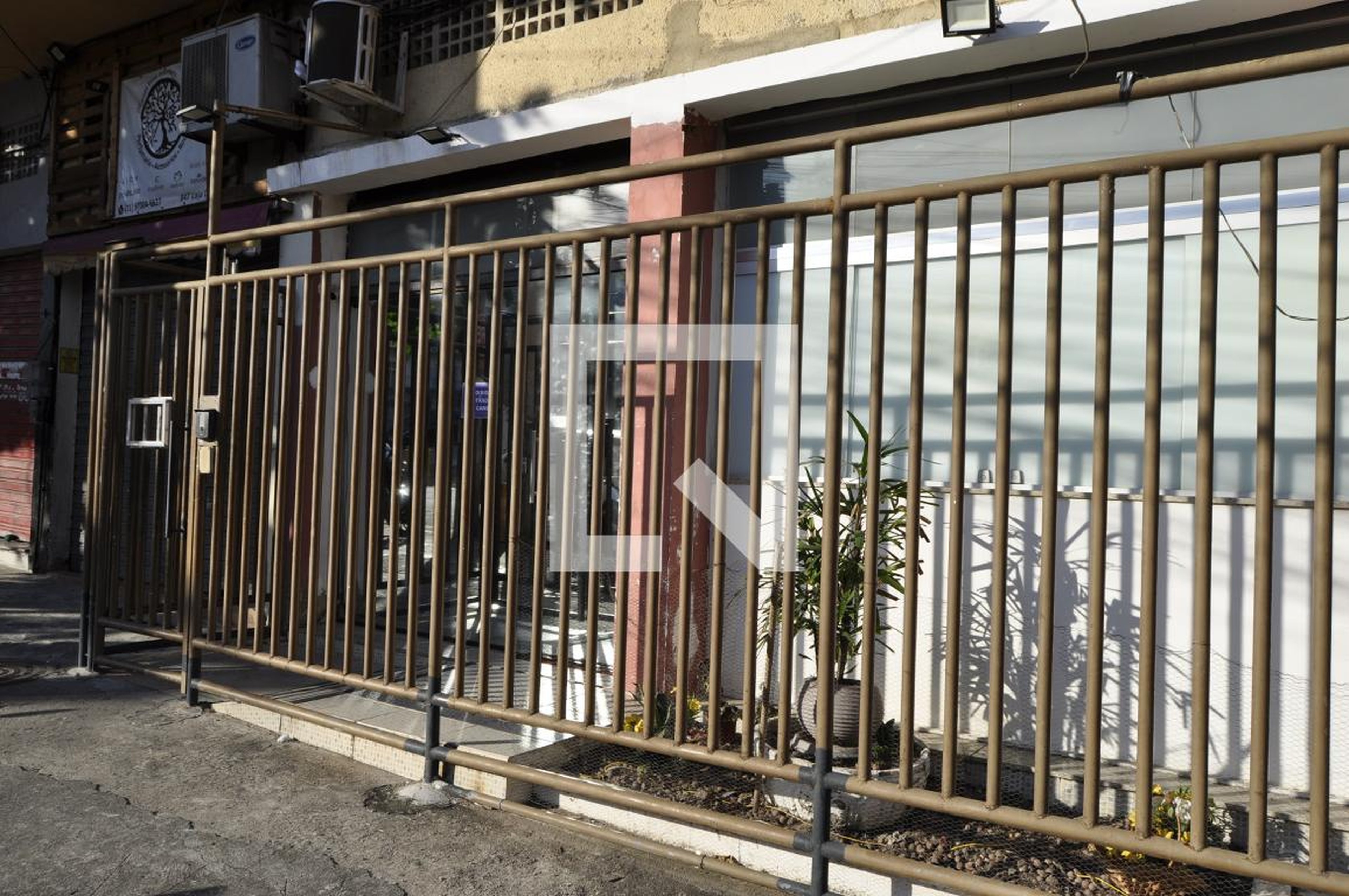 Fachada Condomínio em Rua Heráclito Graça, 347