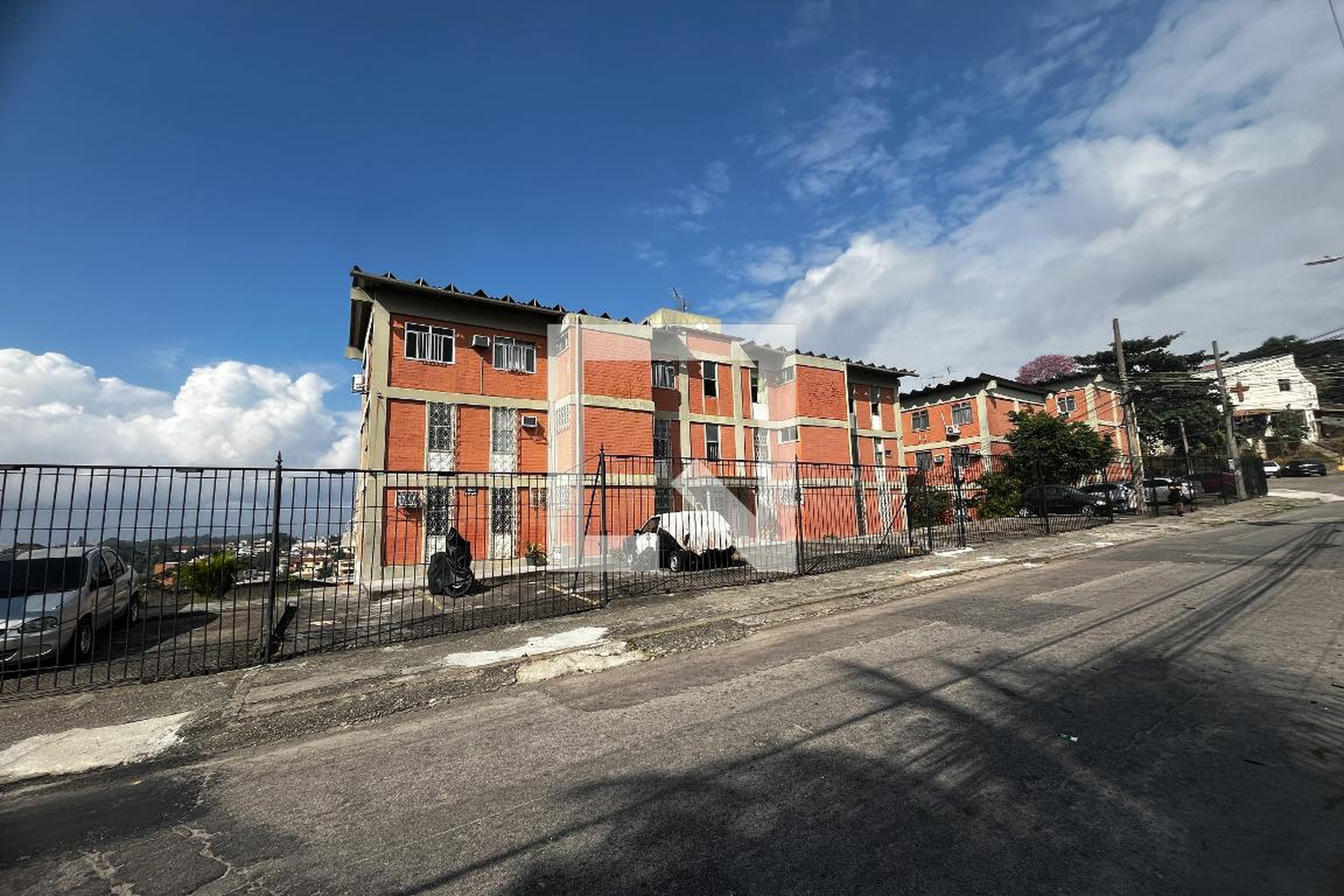 Fachada Condomínio em Rua Dante Santoro, 33