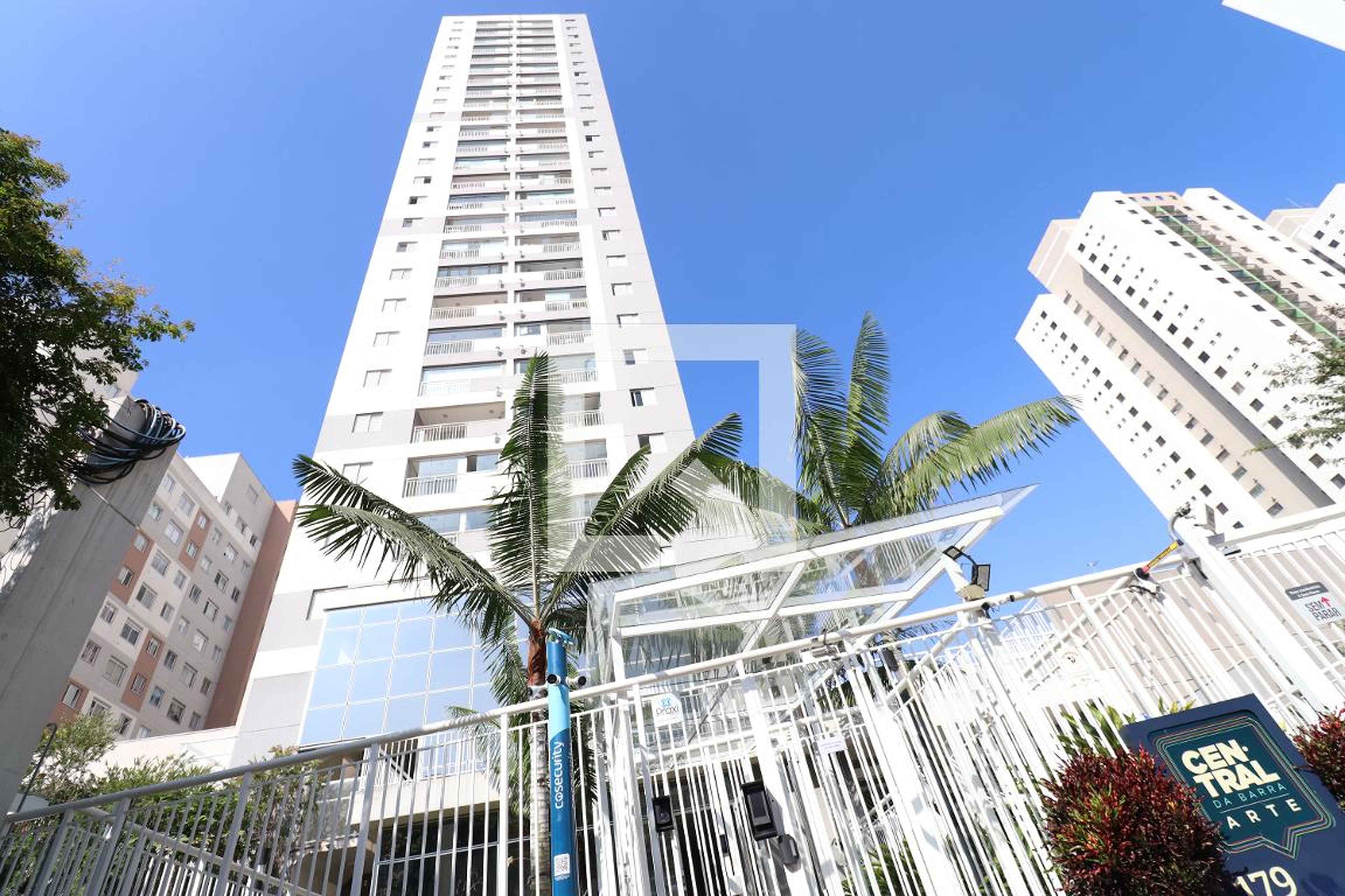 Fachada Condomínio em Rua Cônego Vicente Miguel Marino, 127