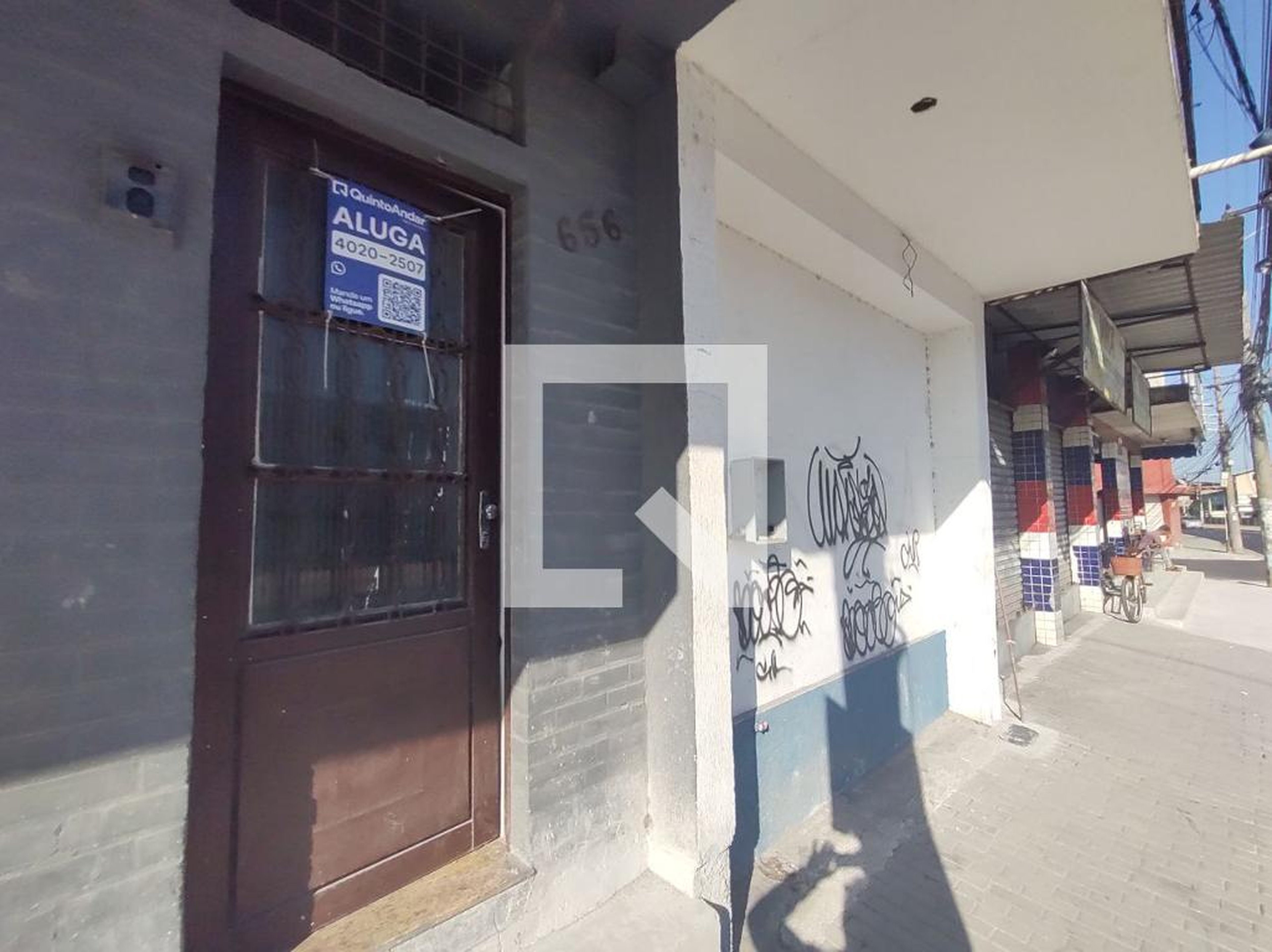 Fachada Condomínio em Rua Comandante Ari Parreiras, 656
