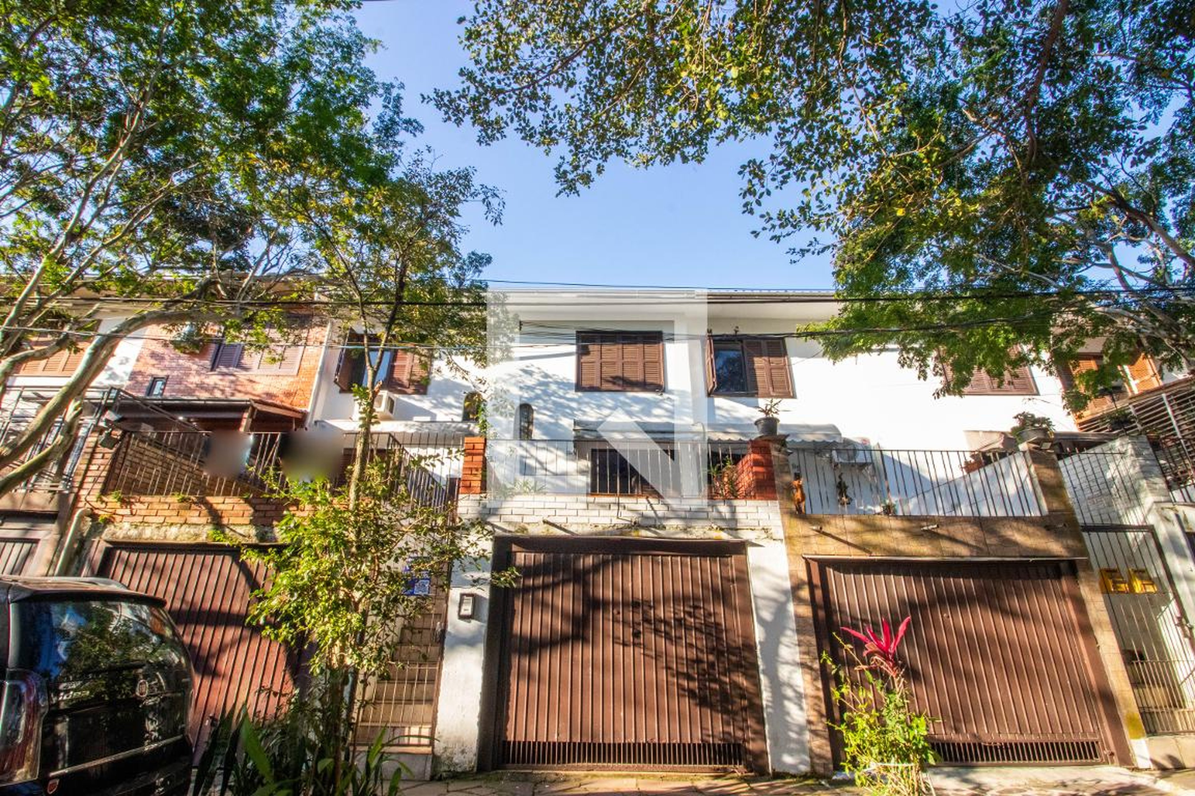 Fachada Condomínio em Rua Almiro Coimbra, 40