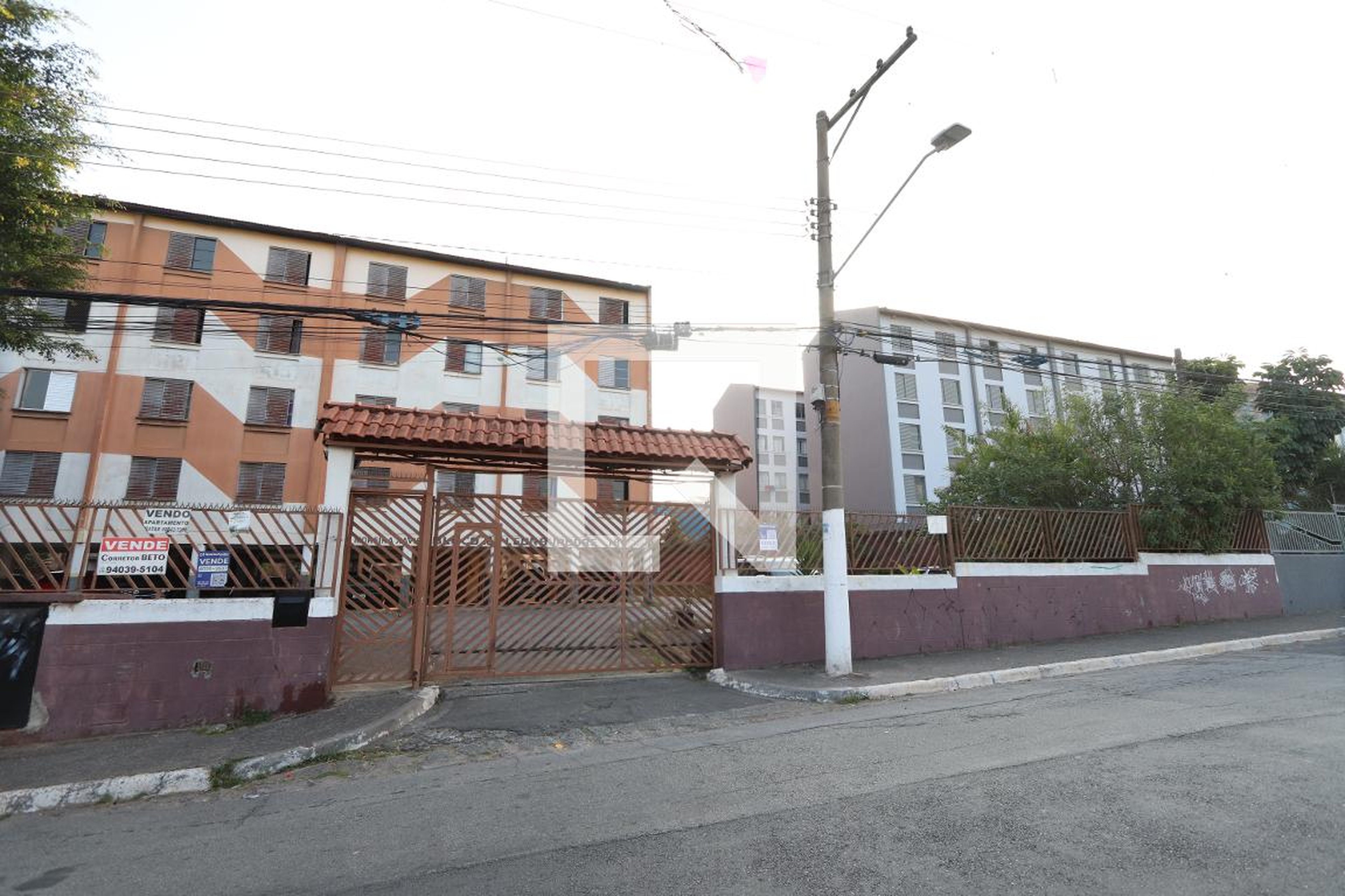 Fachada do condomínio Condomínio em Rua Leon Burbure, 180