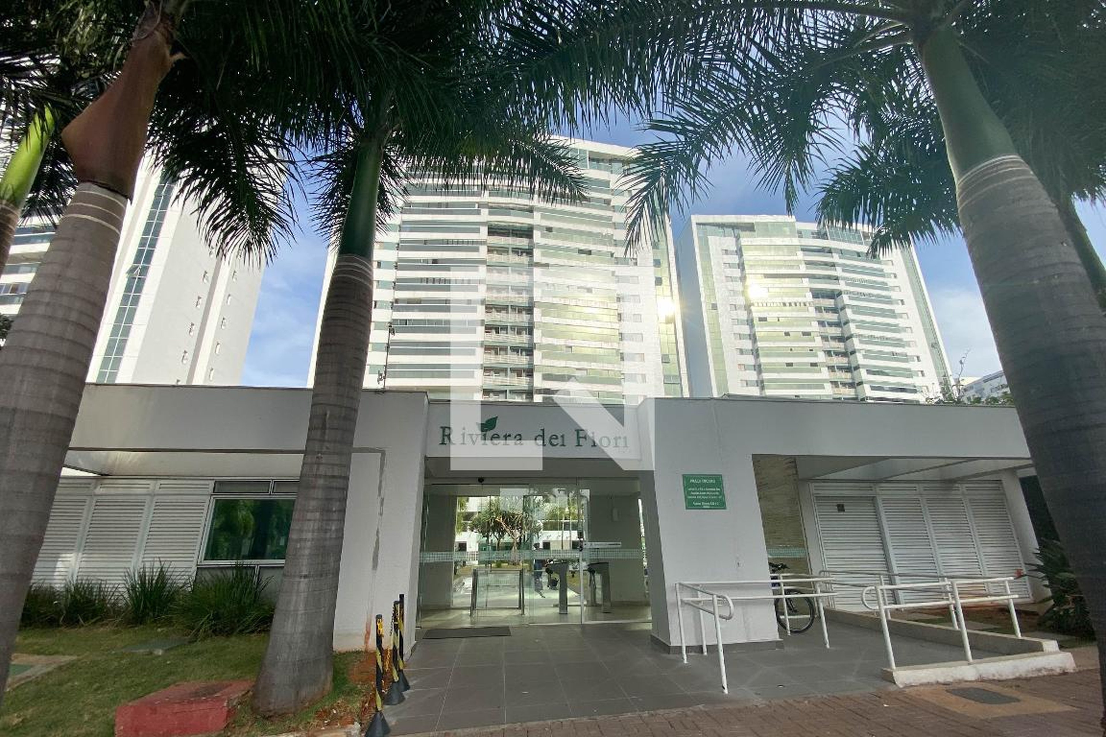 Fachada Condomínio em Avenida Sibipiruna, 1304