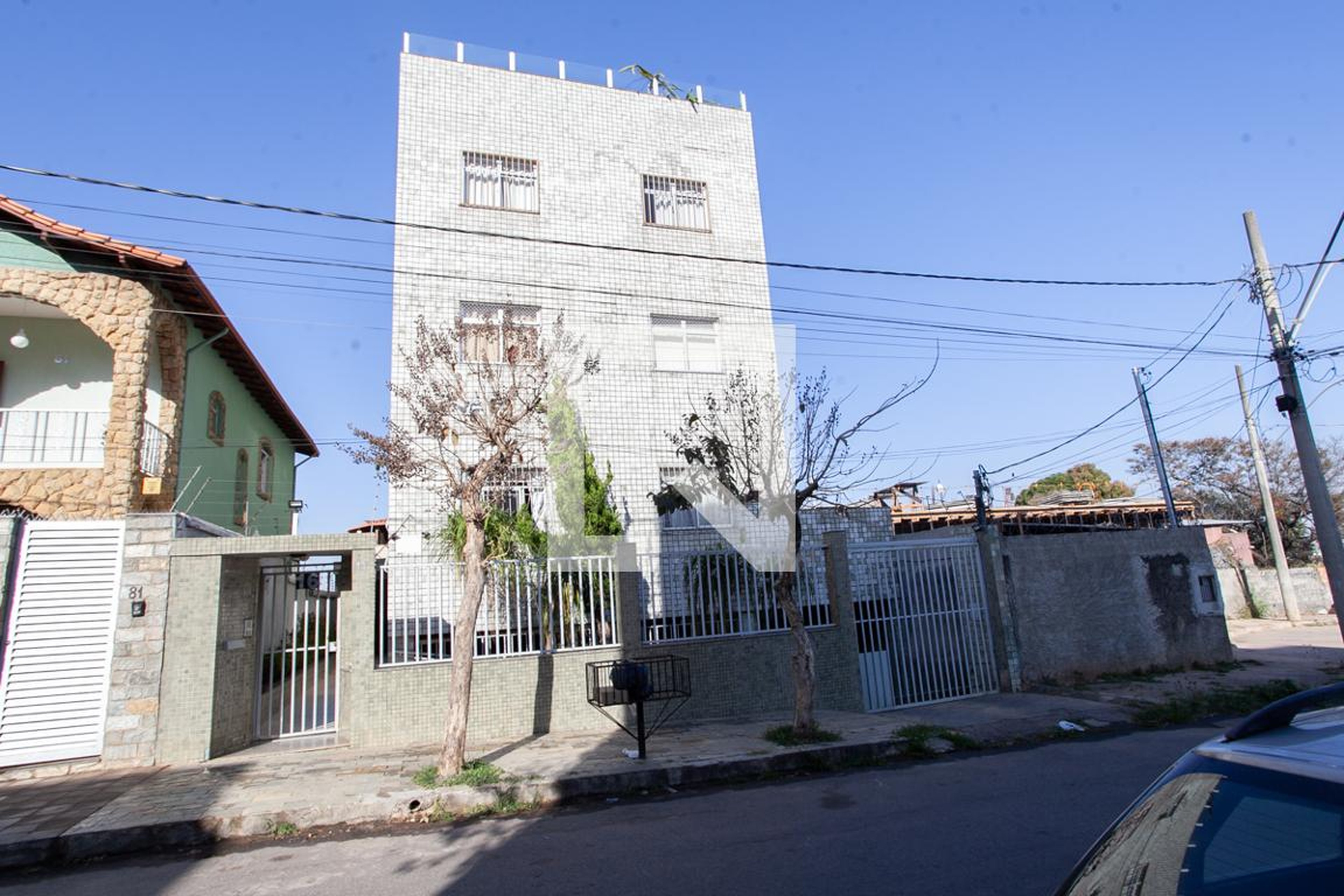 Fachada Condomínio em Rua José Ambrósio Diniz, 16