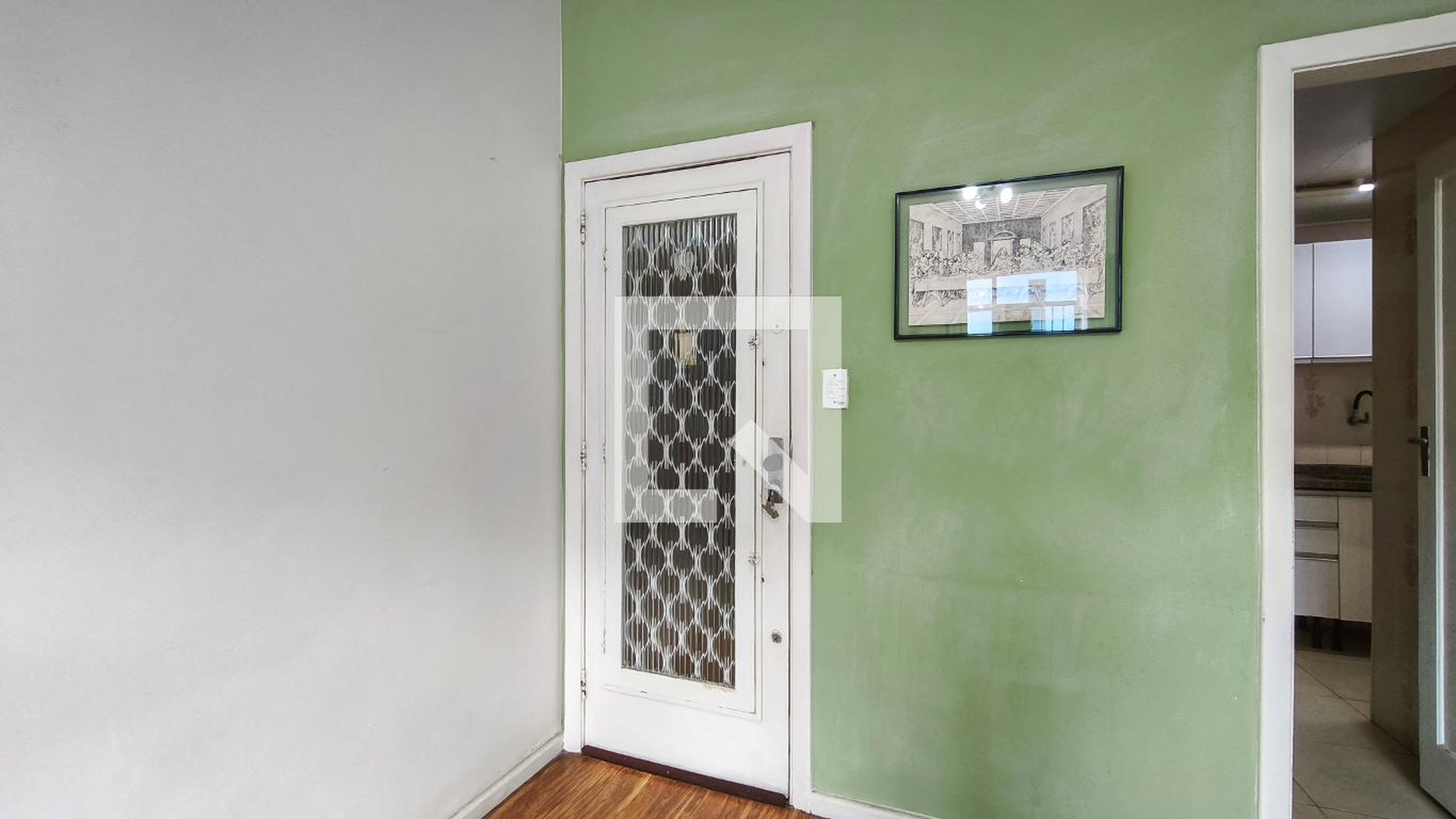 Entrada Condomínio em Rua Barão de Pirassinunga, 48