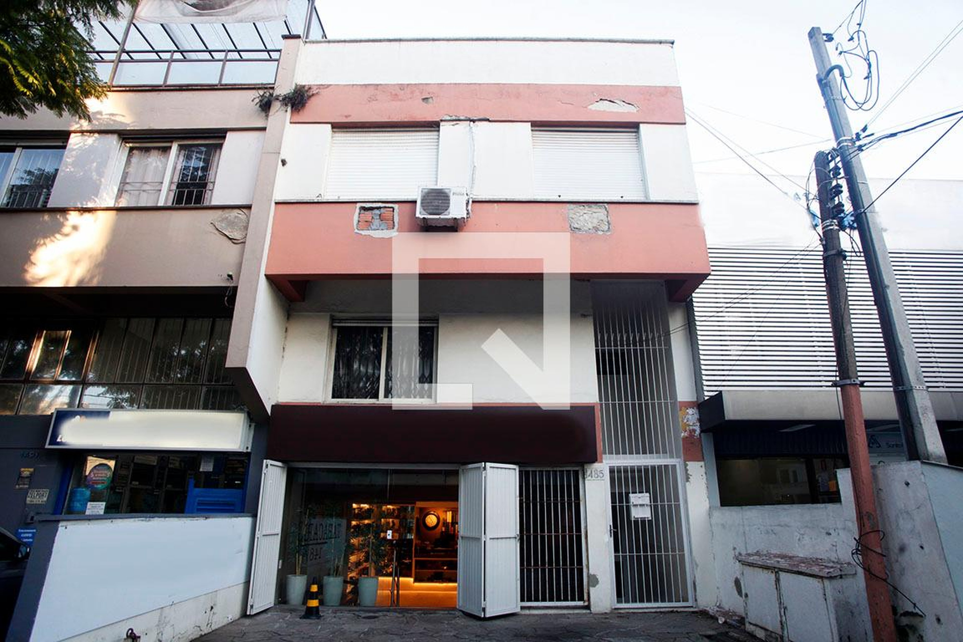 Fachada Condomínio em Rua Vicente da Fontoura, 1485