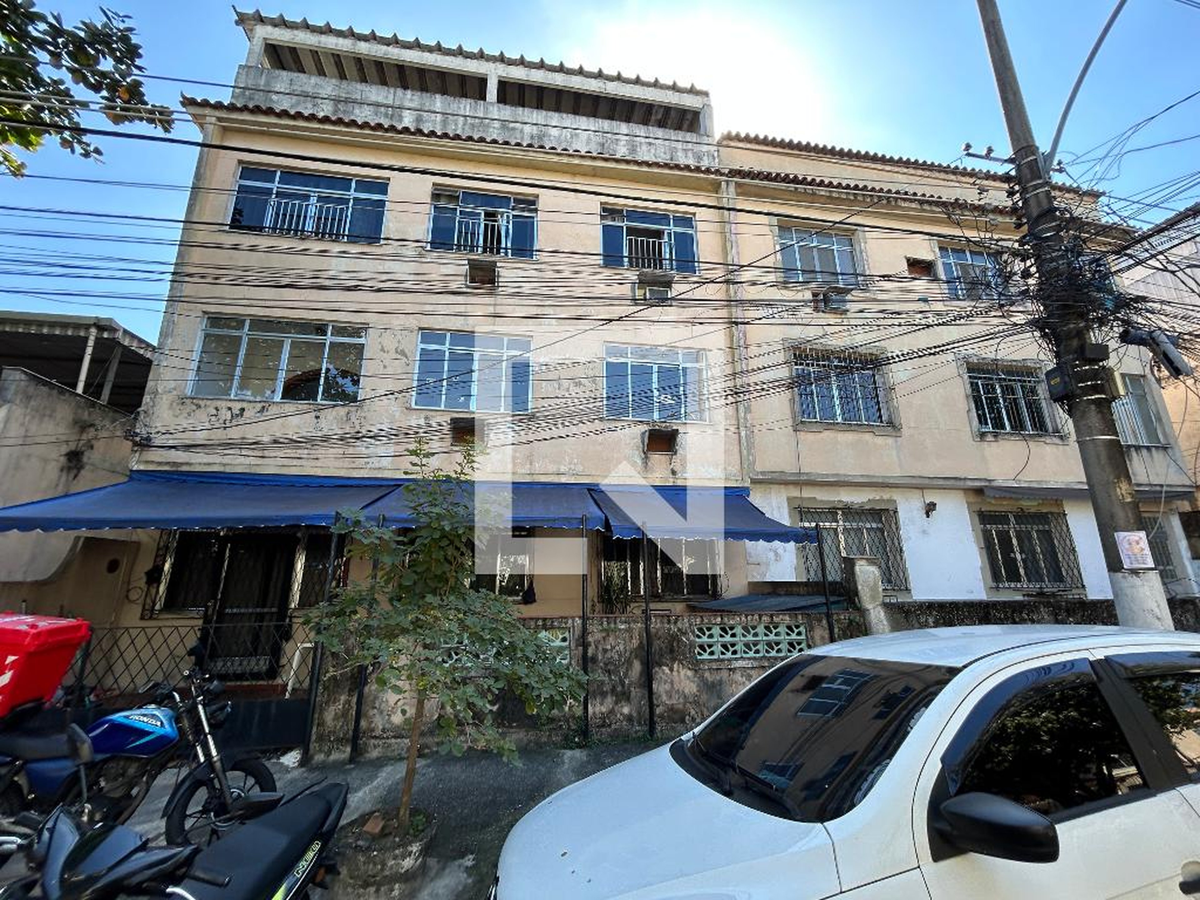 Fachada Condomínio em Rua Maria Maia, 156