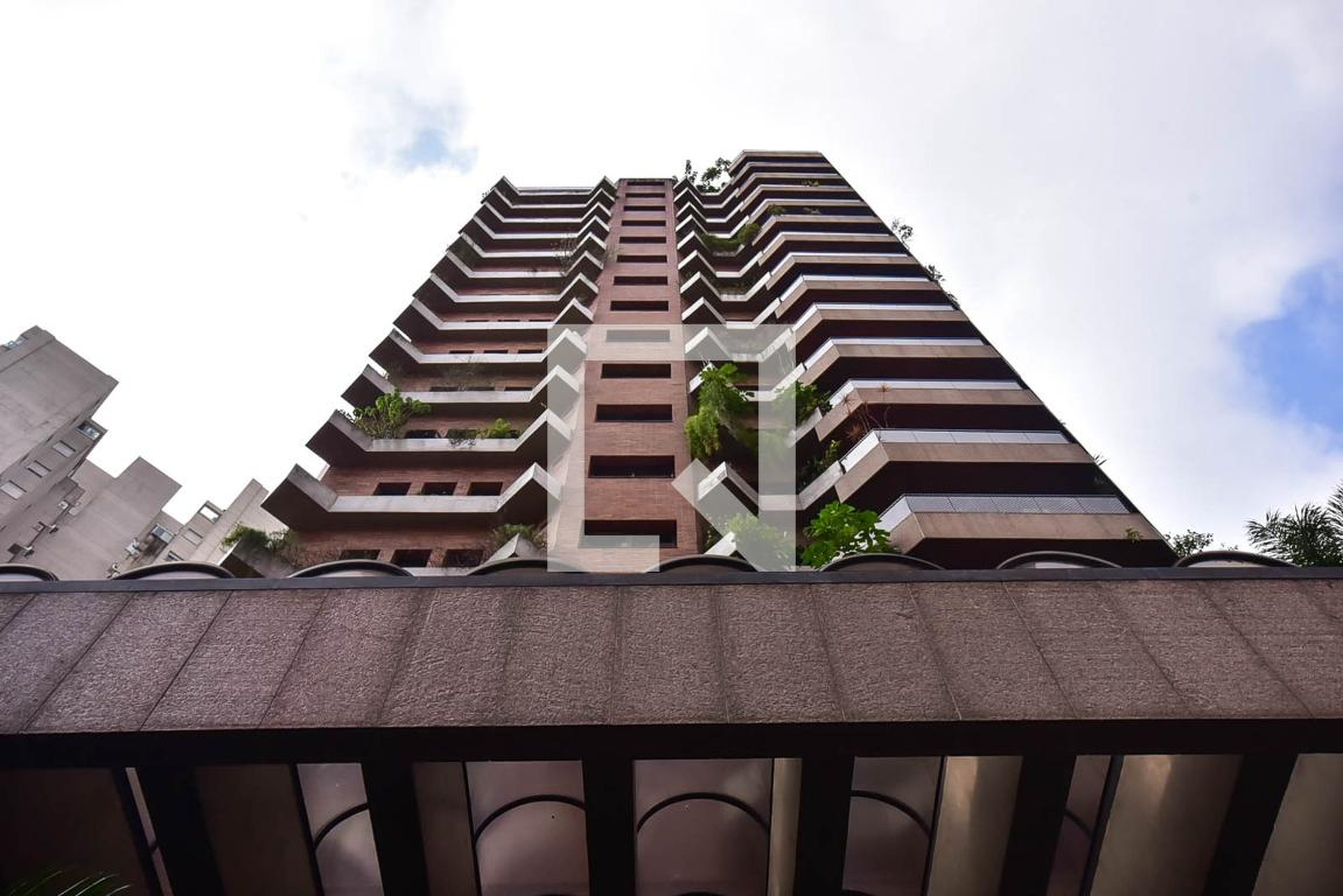 Fachada Condomínio em Rua Iubatinga, 541