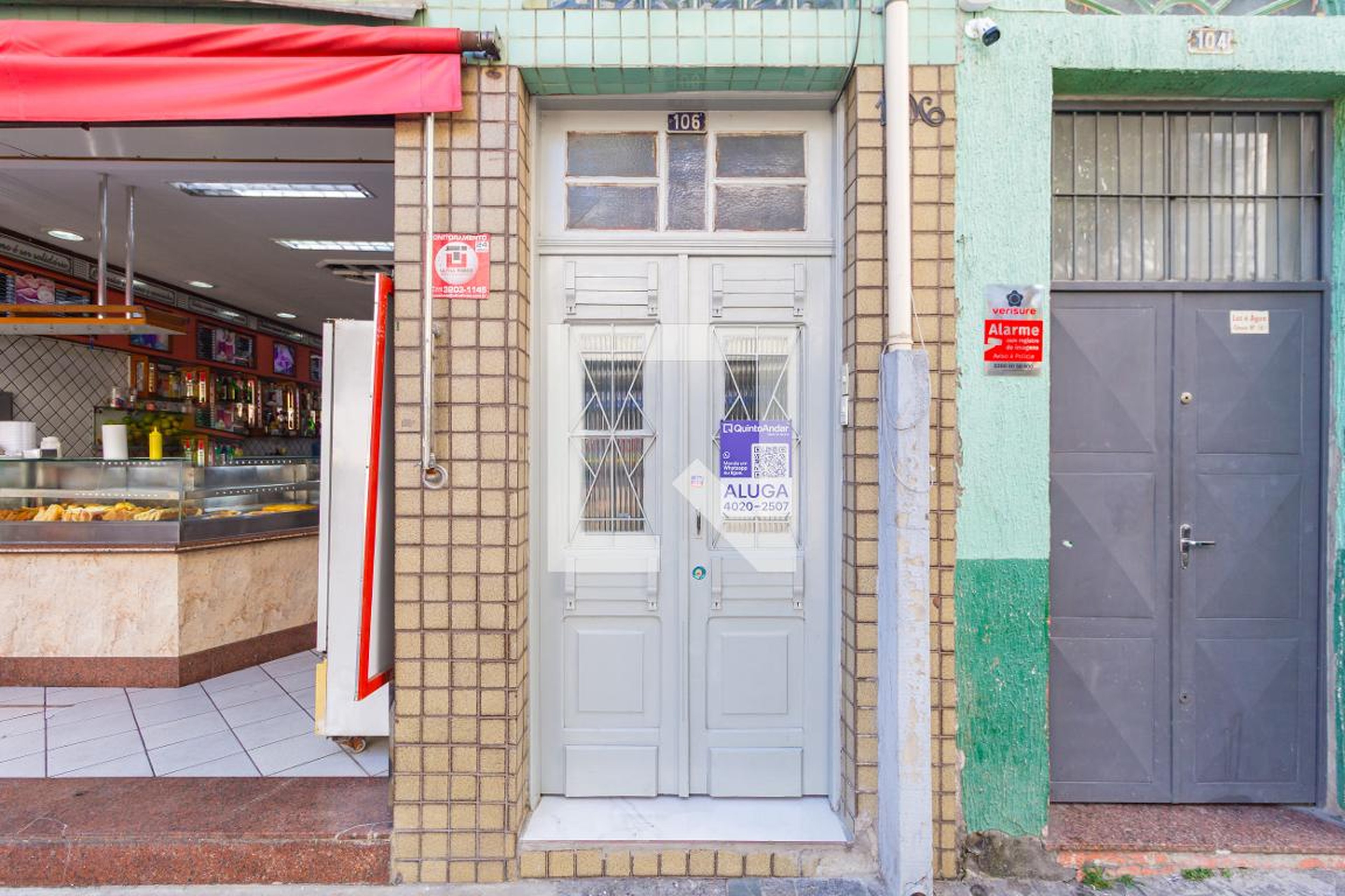 Fachada Condomínio em Rua Mons. Anacleto, 106
