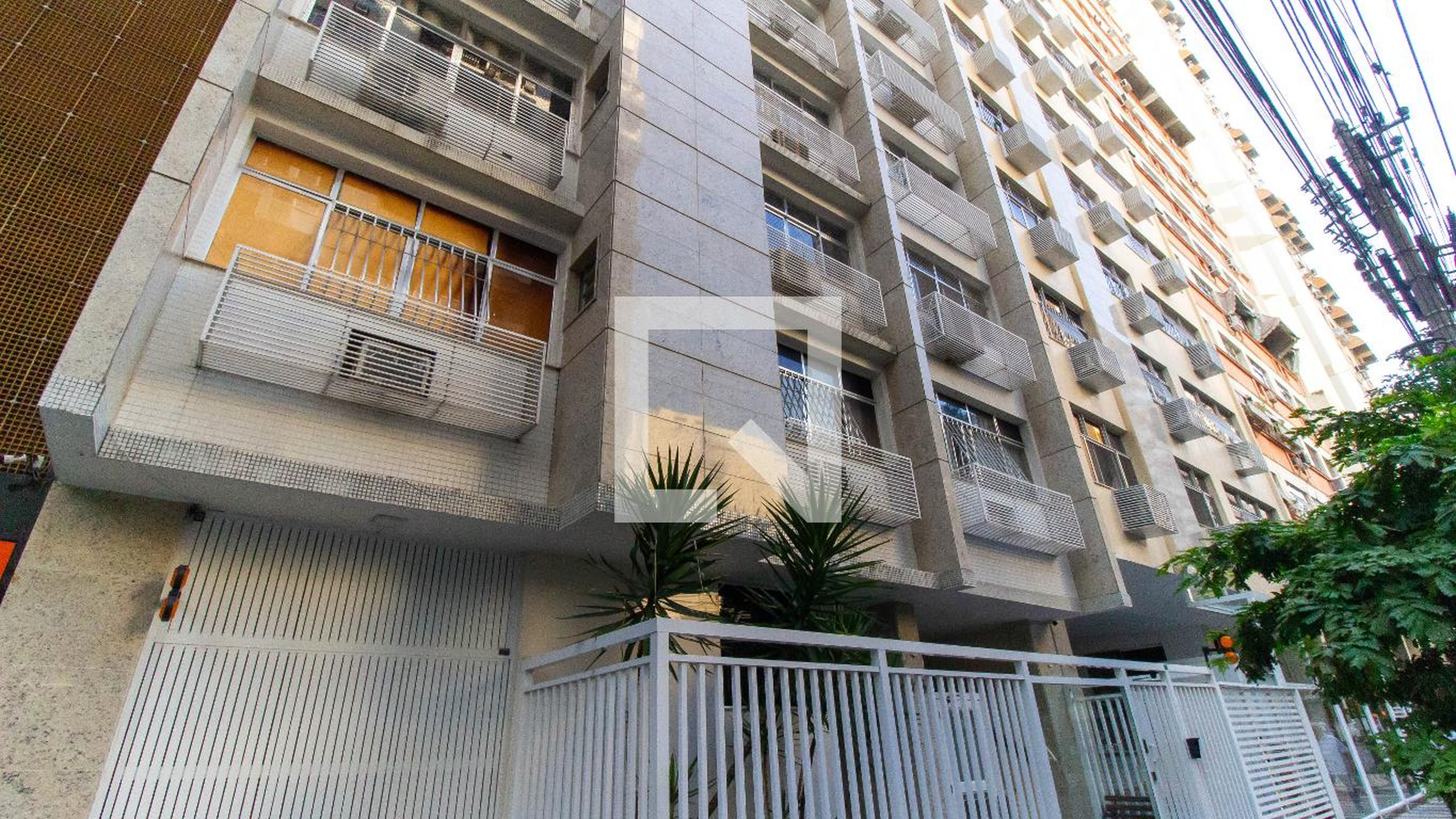 Fachada Condomínio em Rua Pereira da Silva, 115