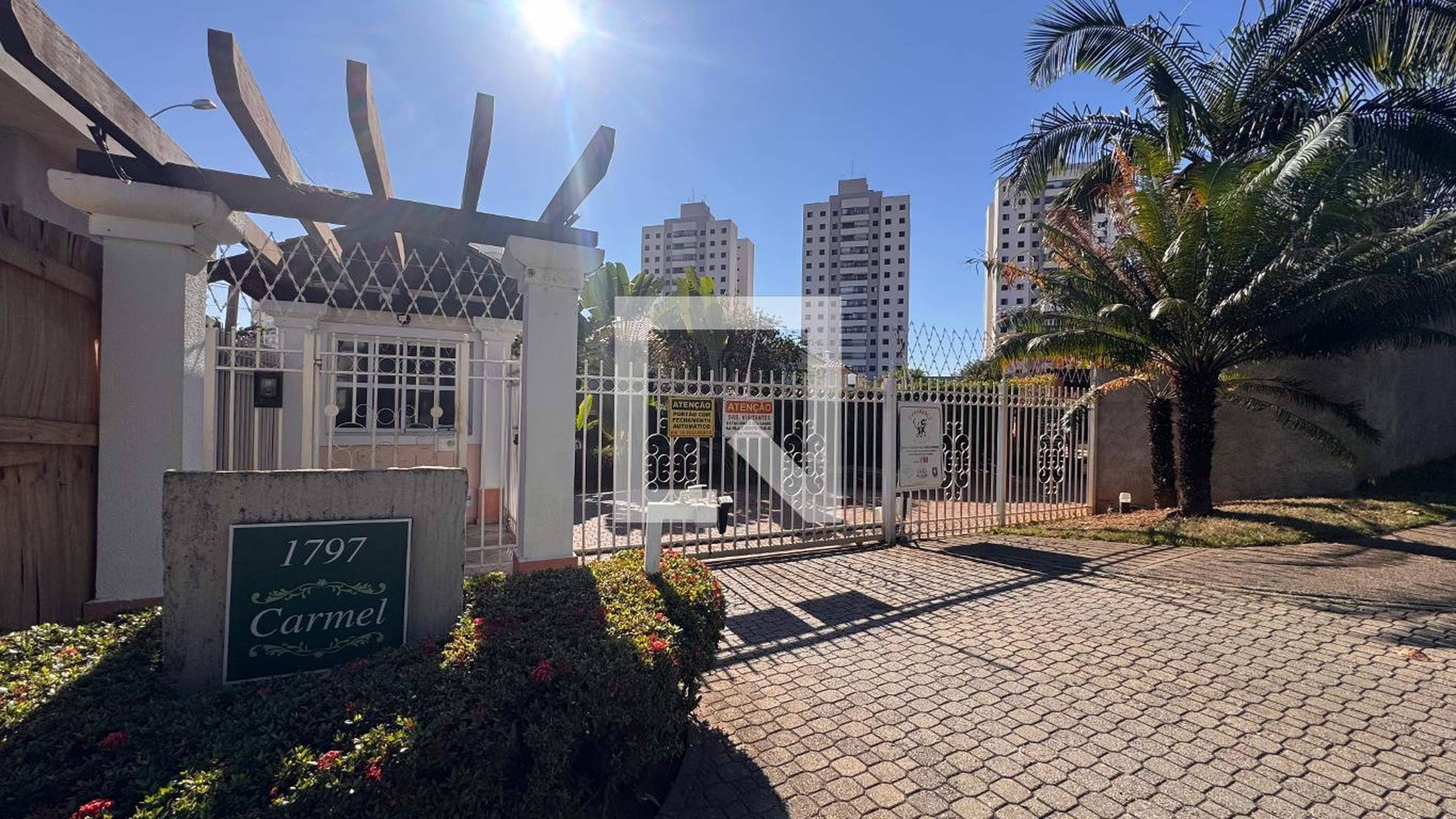 Fachada Condomínio Carmel Residencial