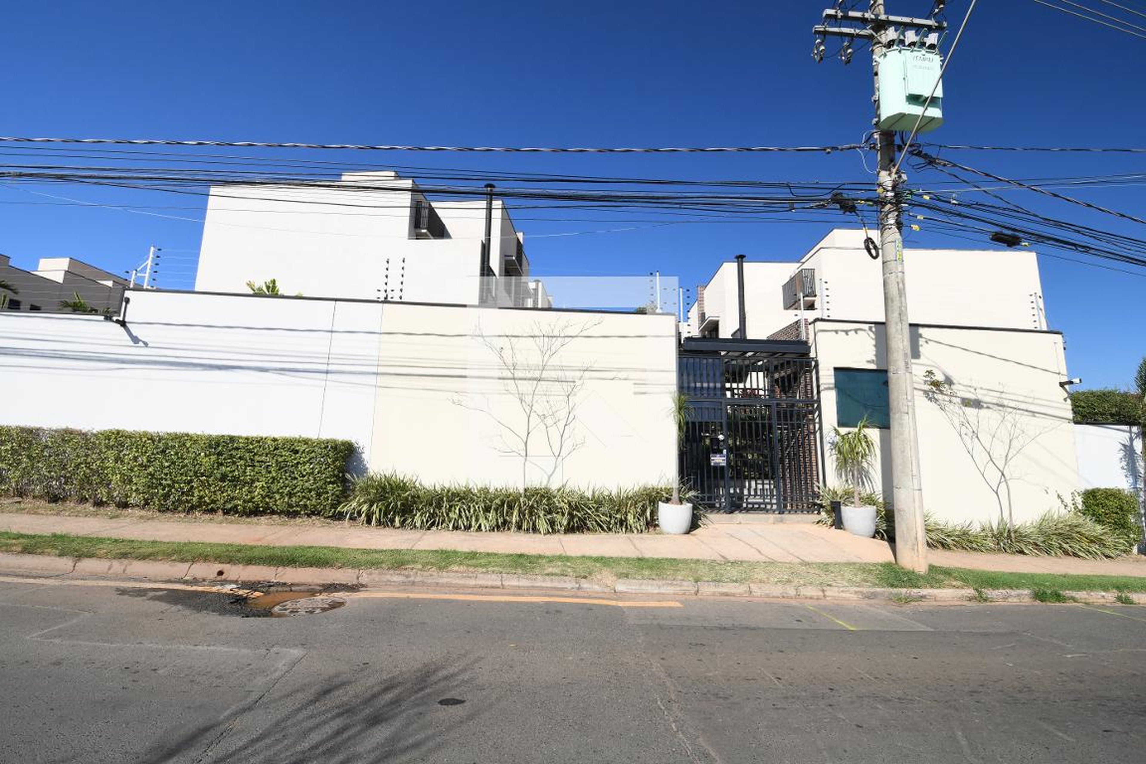 Fachada do Prédio Condomínio em Rua Lauro Vannucci, 1429