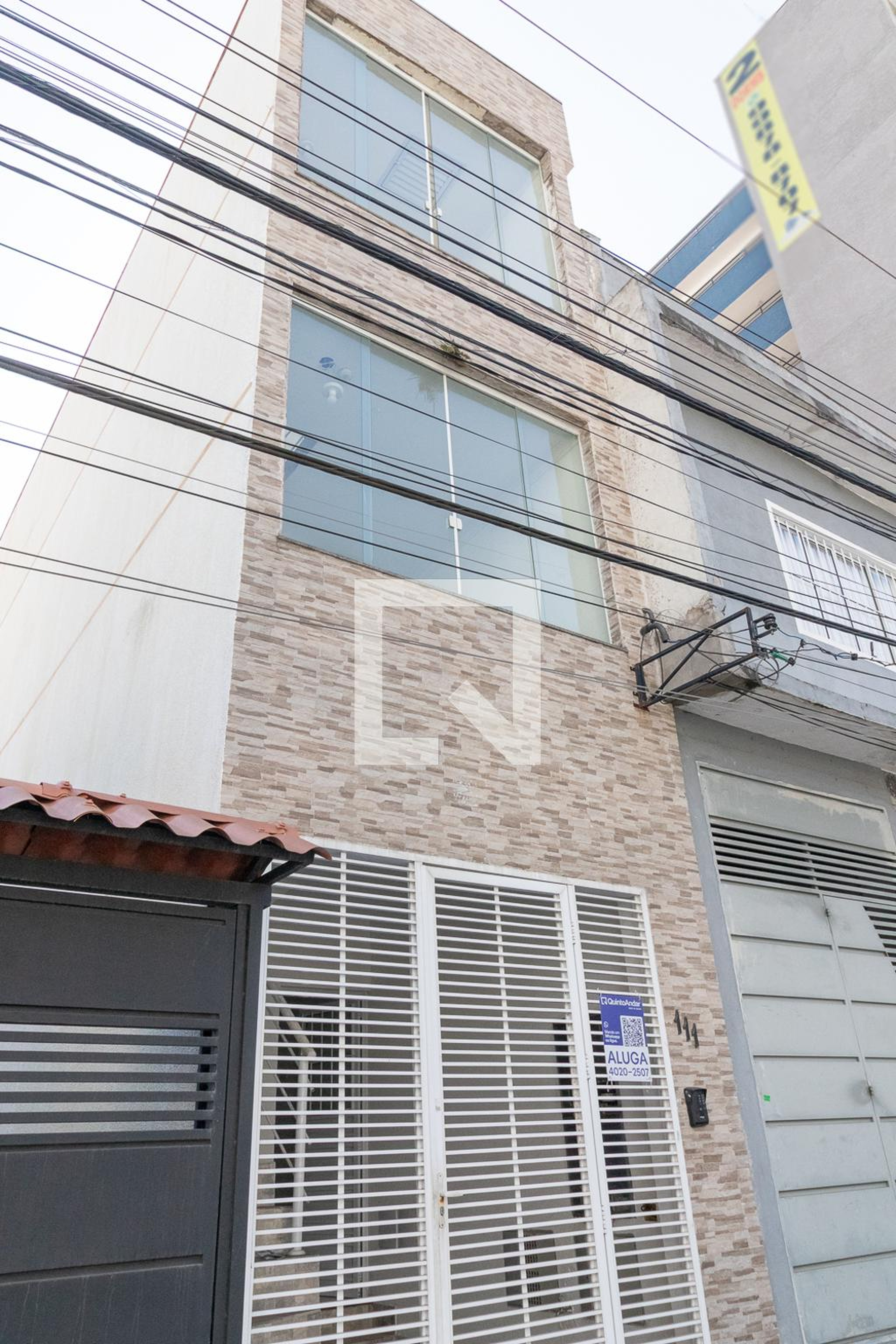 Fachada Condomínio em Rua Patativa, 111