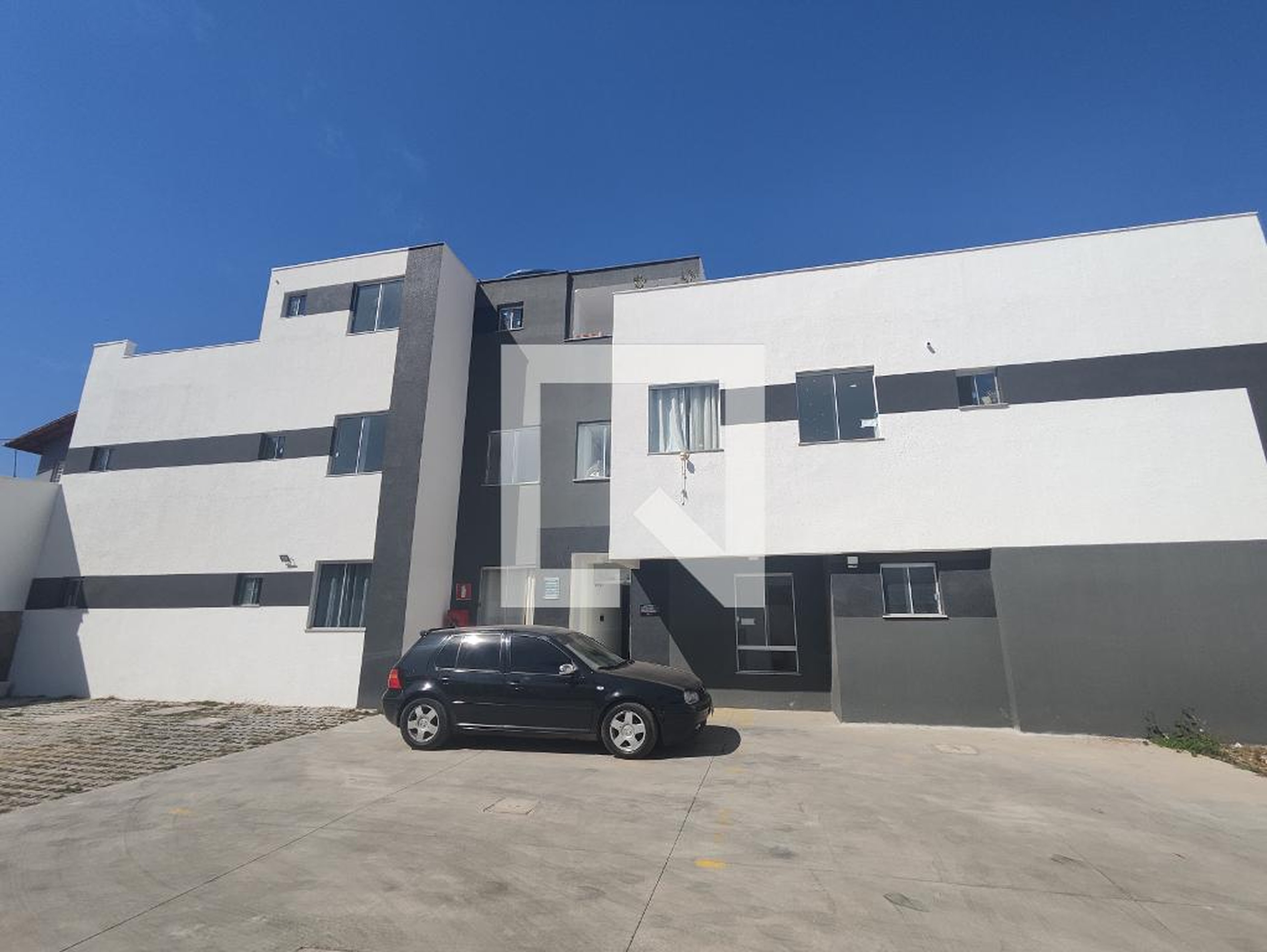 Fachada do Prédio Condomínio em Rua Miquelina Dias Menezes, 161