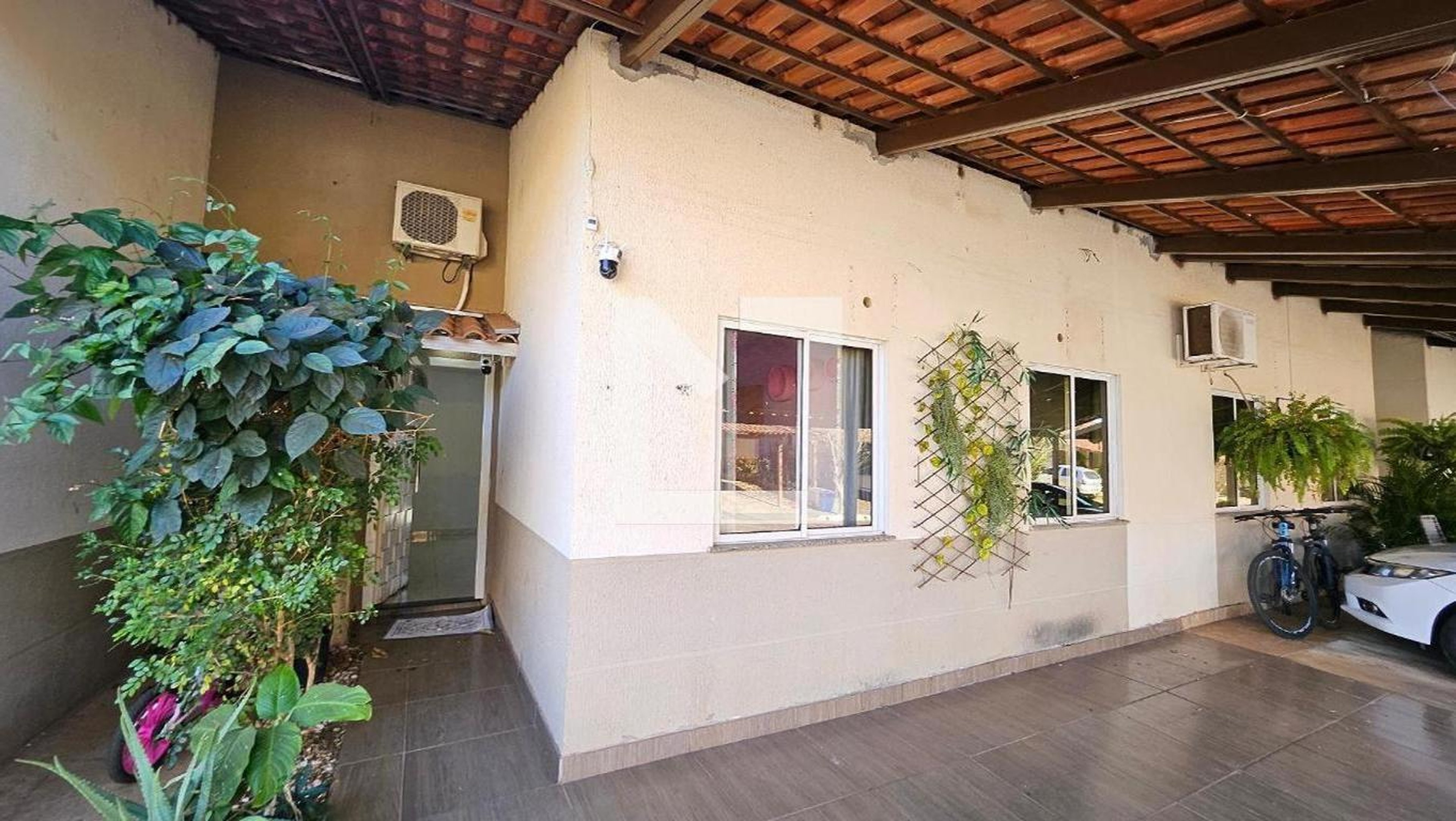 Fachada Condomínio em Rua Juvenal Luiz Ferreira, 64