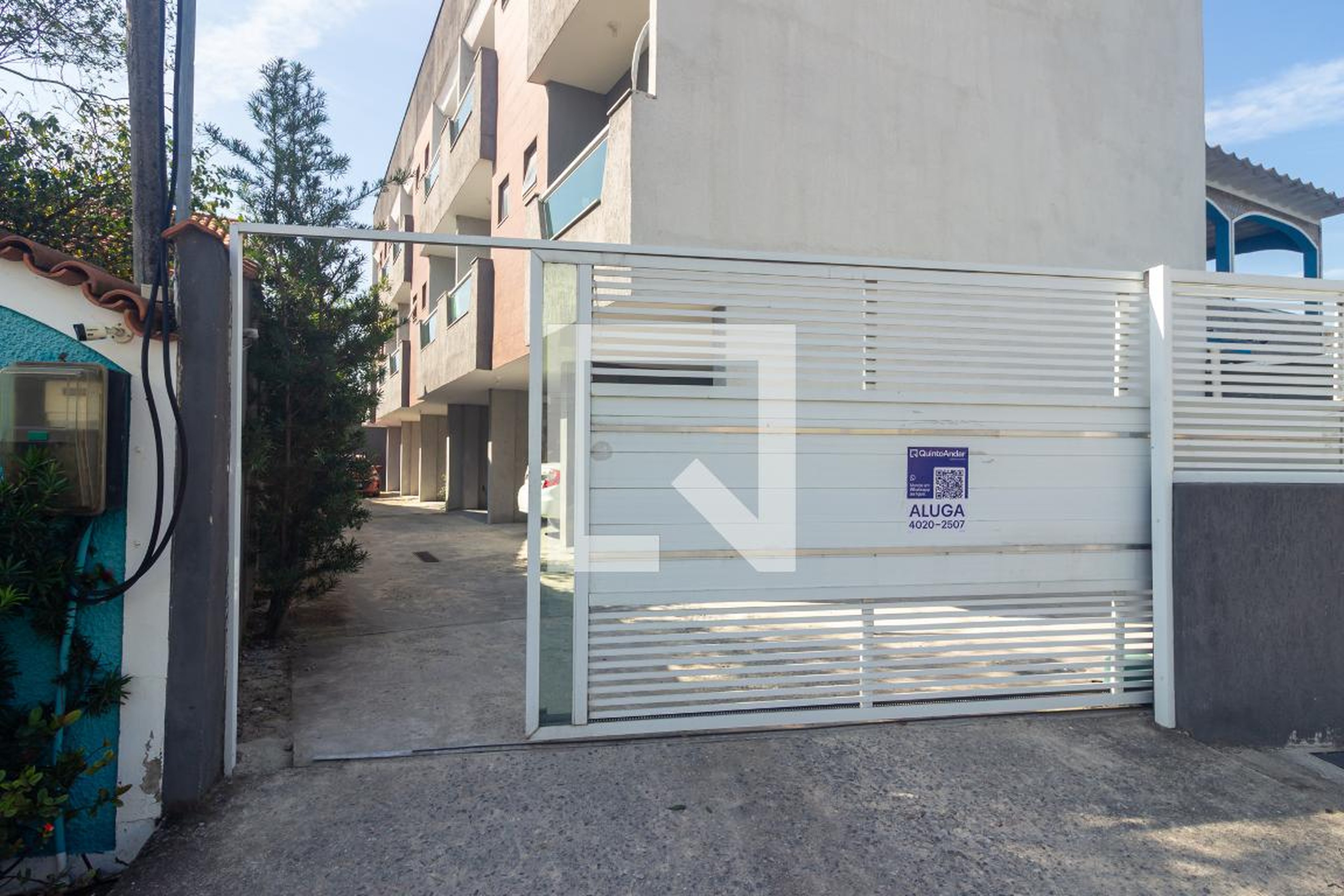 Fachada Condomínio em Rua Rouxinol, 52