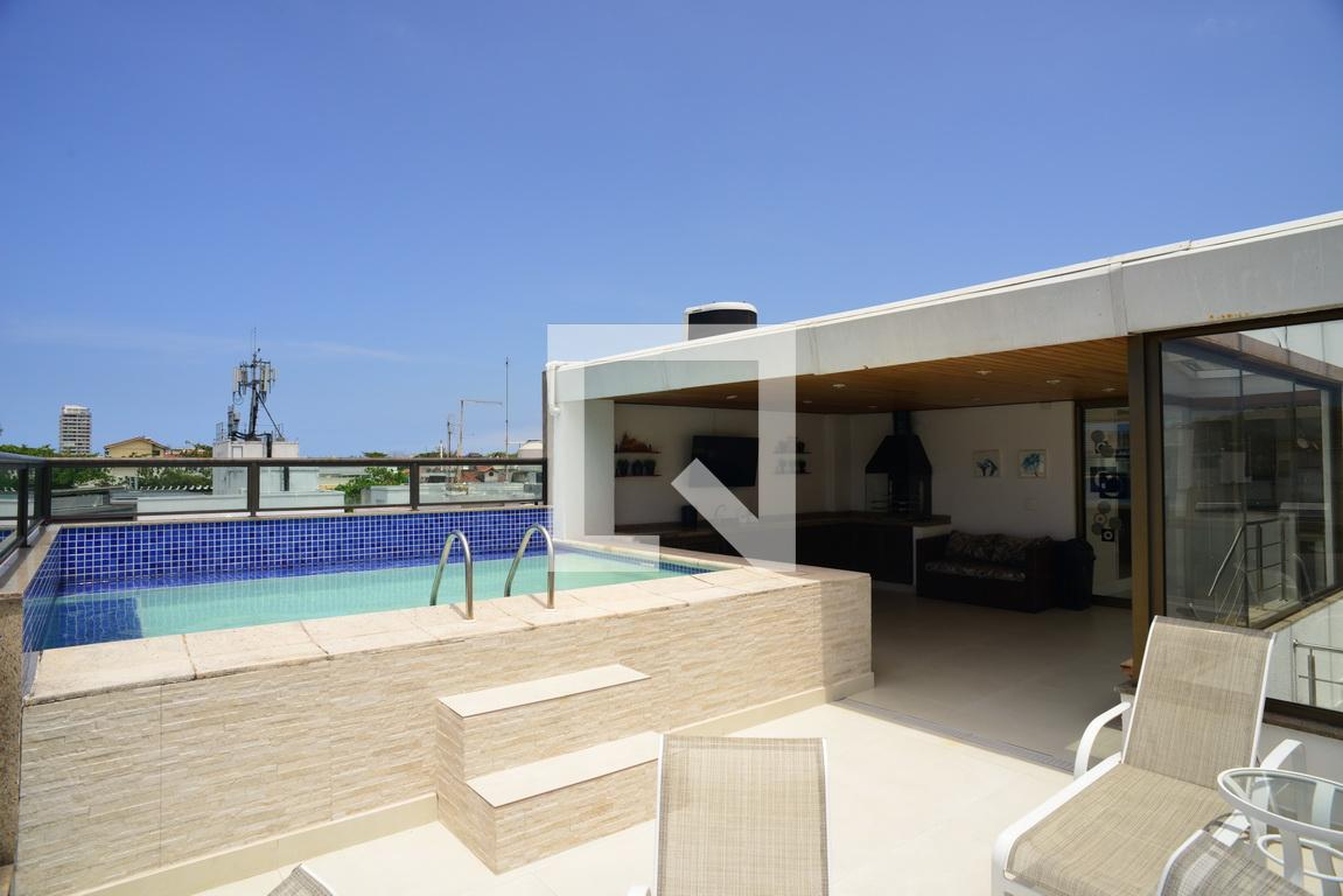 Piscina Condomínio em Rua Aldo Bonadei, 255