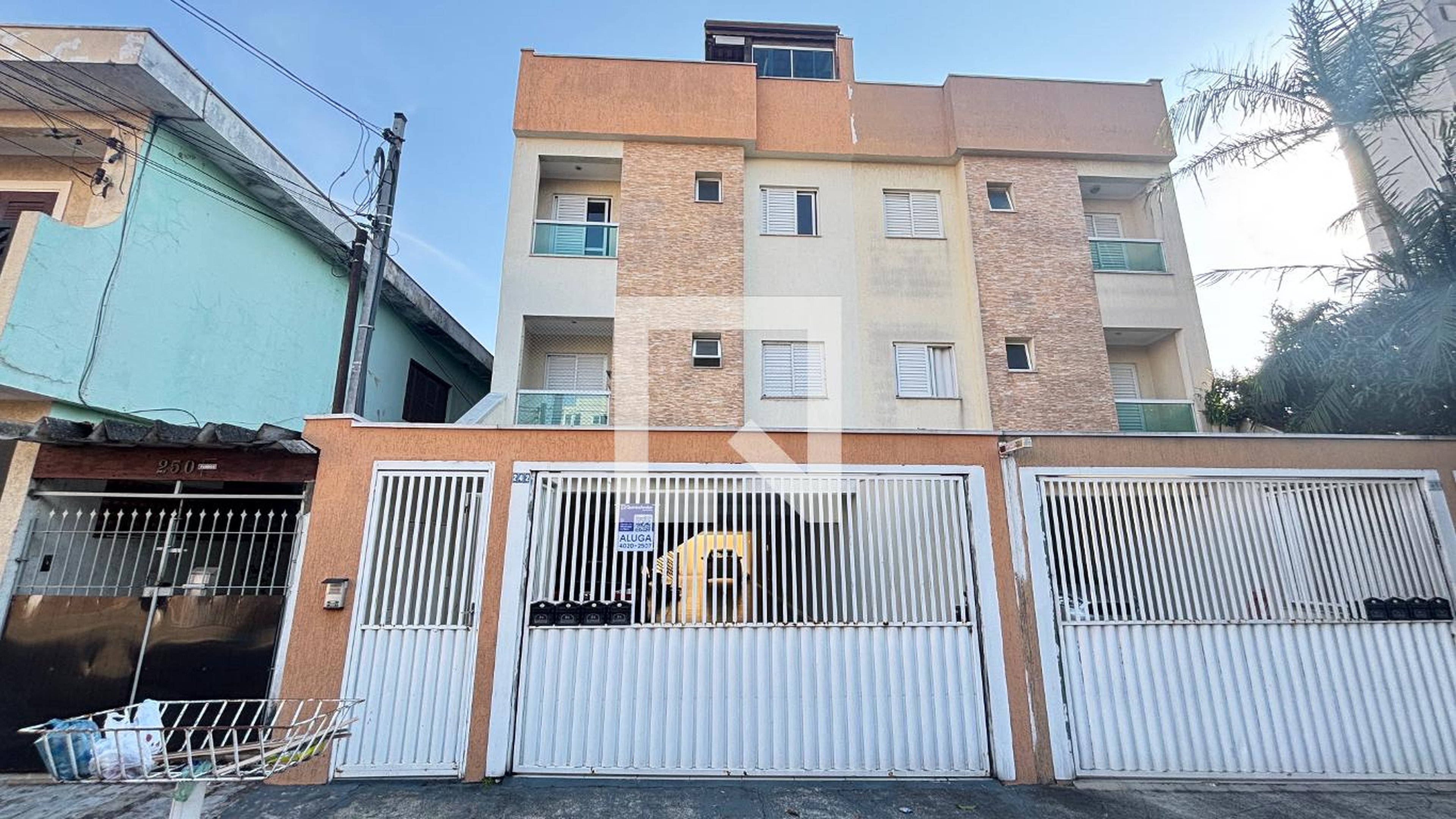 Fachada Condomínio em Rua Dunquerque, 242