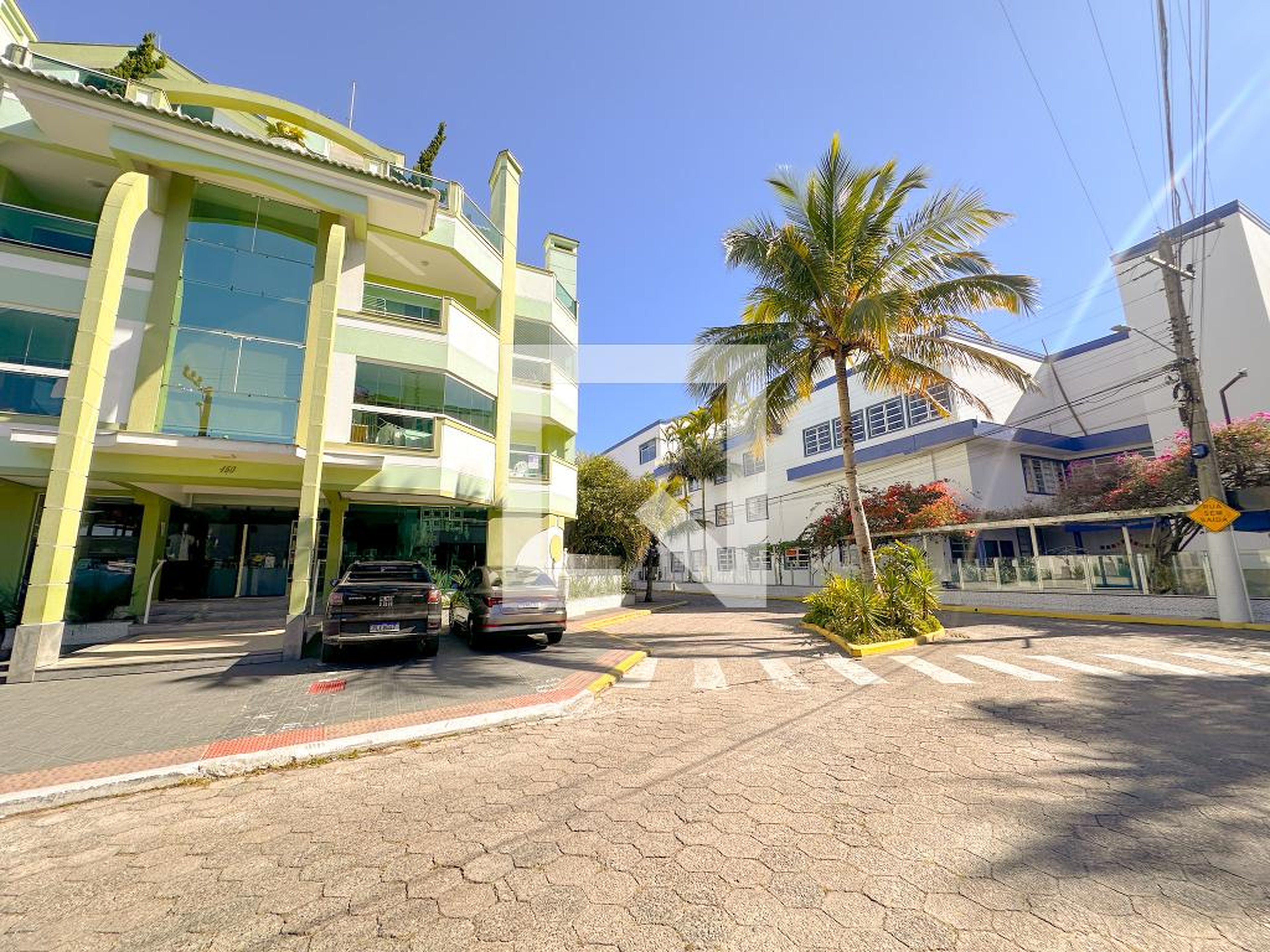 Fachada Condomínio em Servidão Safira, 150