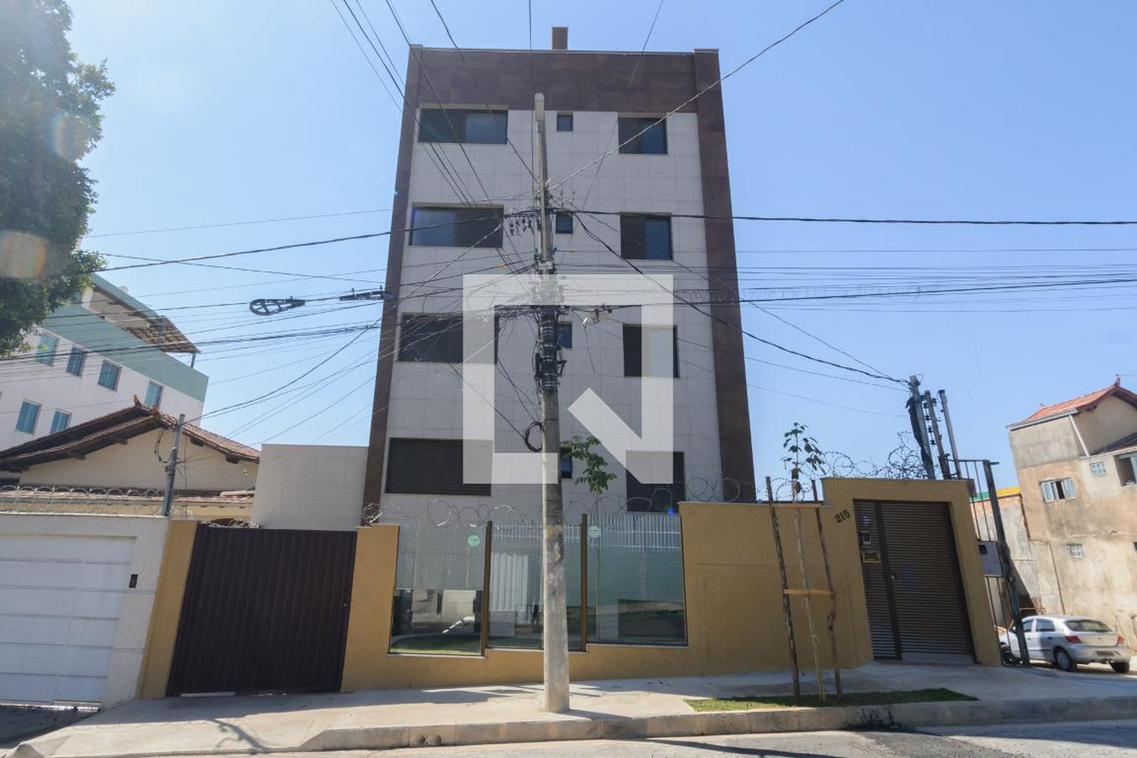 Fachada Condomínio em Rua Wups de Oliveira, 215