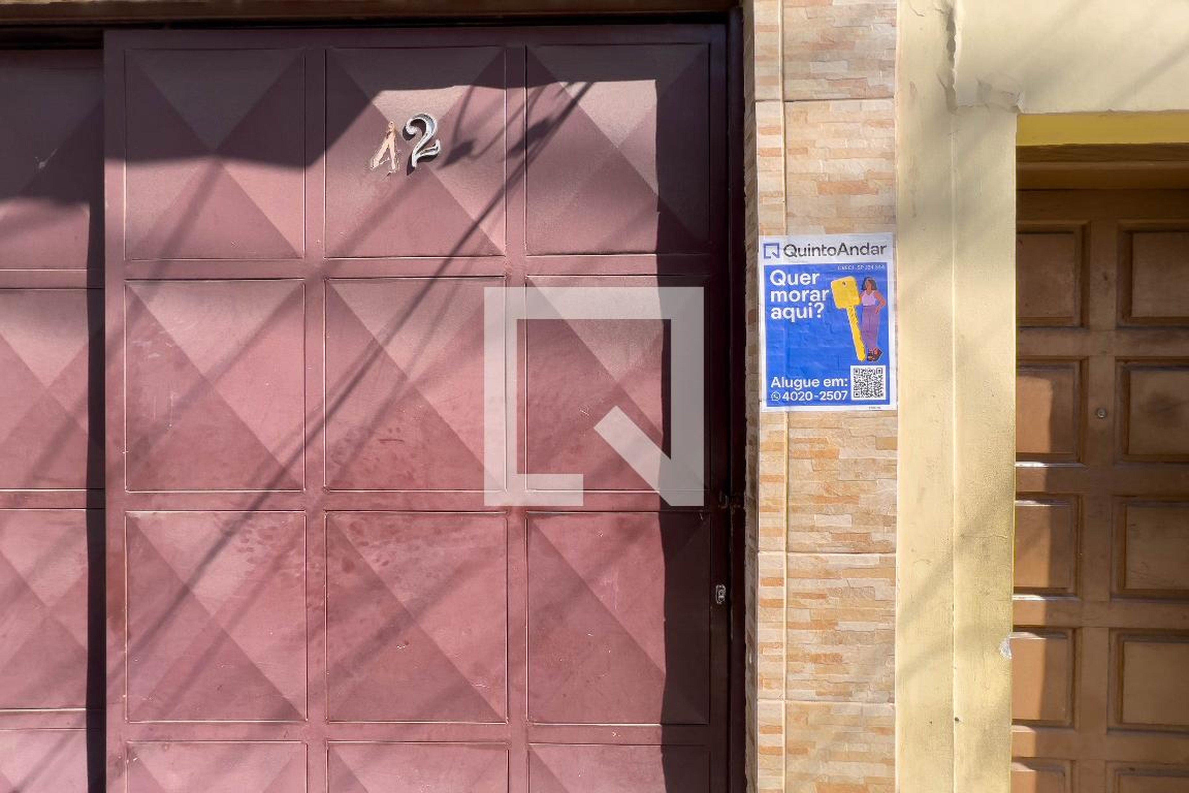 Fachada Condomínio em Rua Francisco Justino de Azevedo, 42