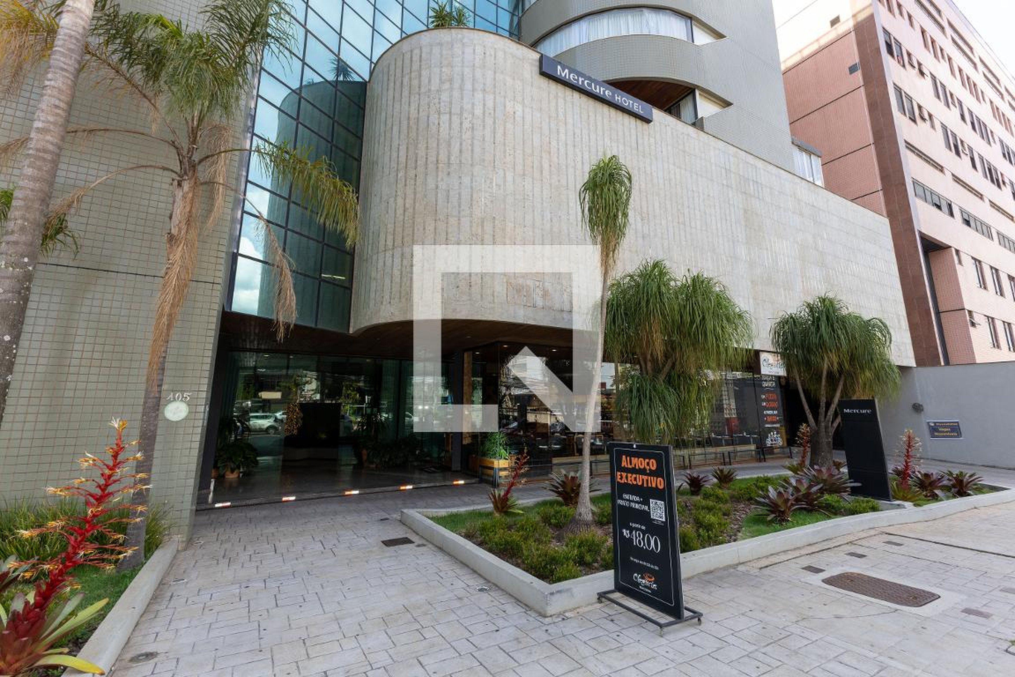 Fachada Condomínio Mercure Belo Horizonte Vila da Serra