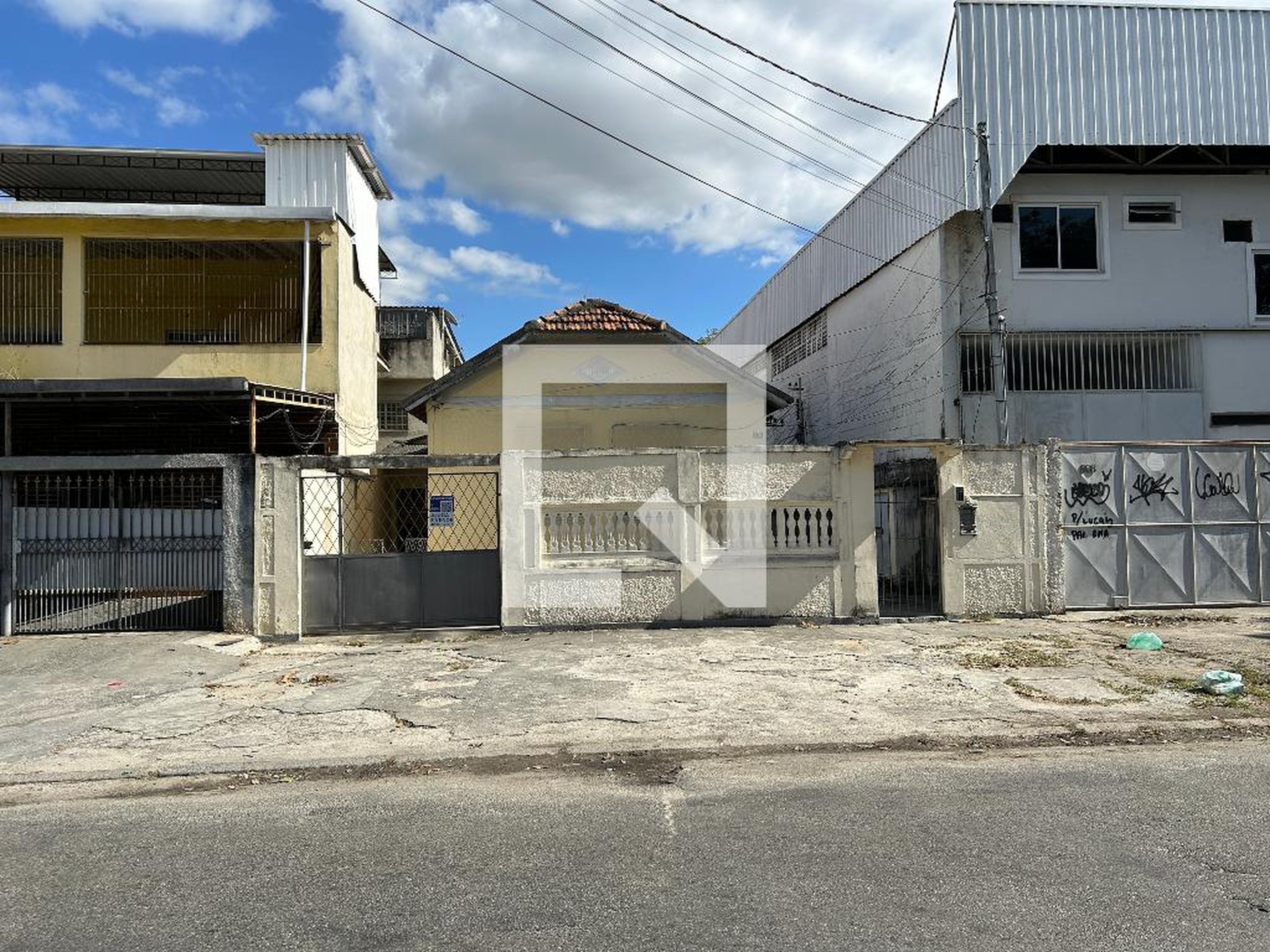 Fachada Condomínio em Rua Andrade Araújo, 830