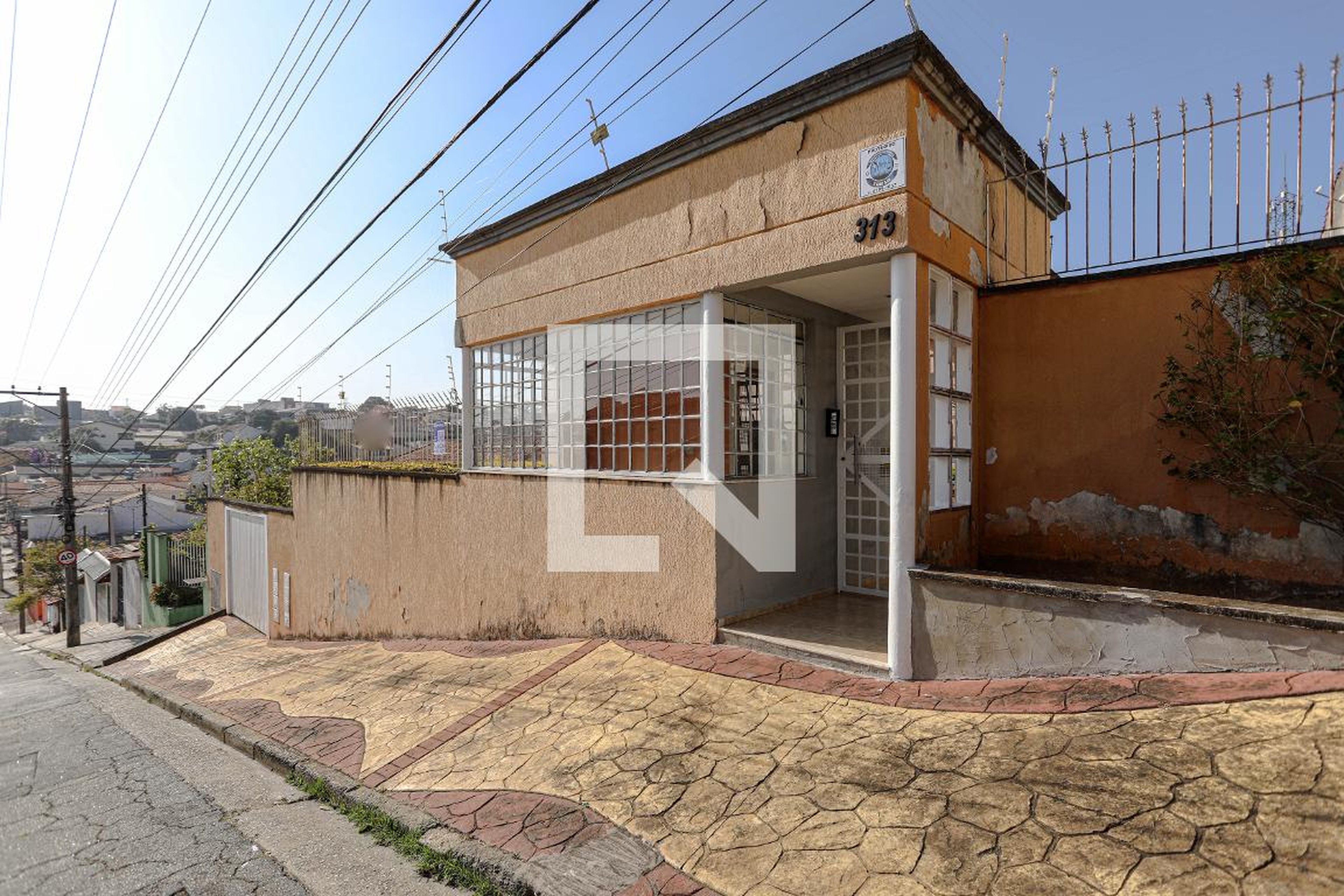 Fachada Condomínio em Rua Anita Costa Leite, 313